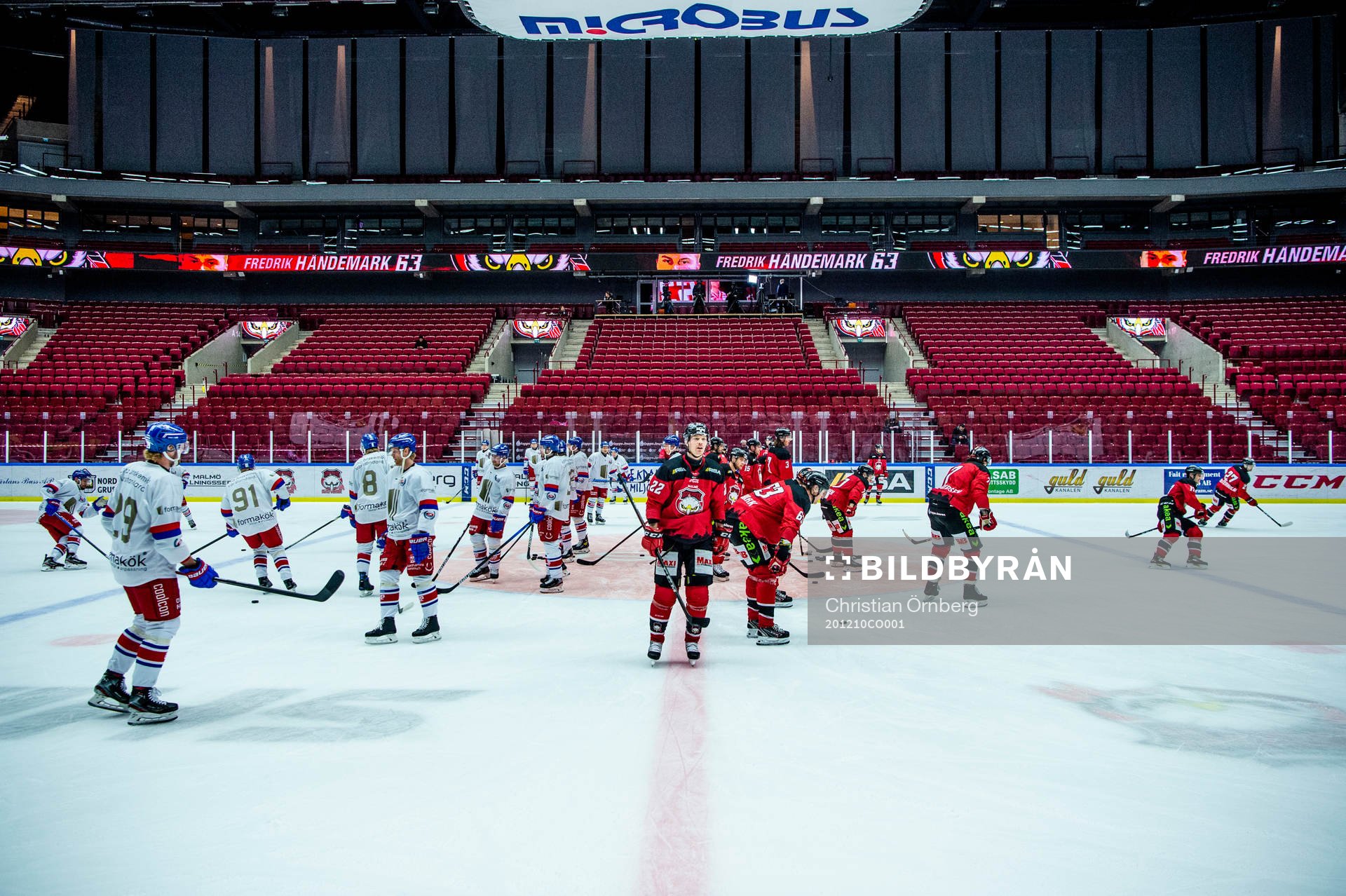 Oskarshamn och Malmö Redhawks värmer upp innan