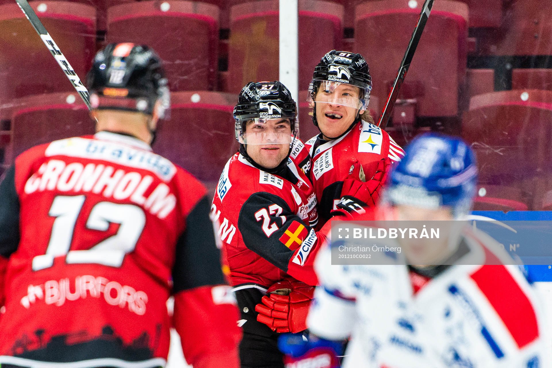 Malmö Redhawks Emil Sylvegård jublar med Christoffer