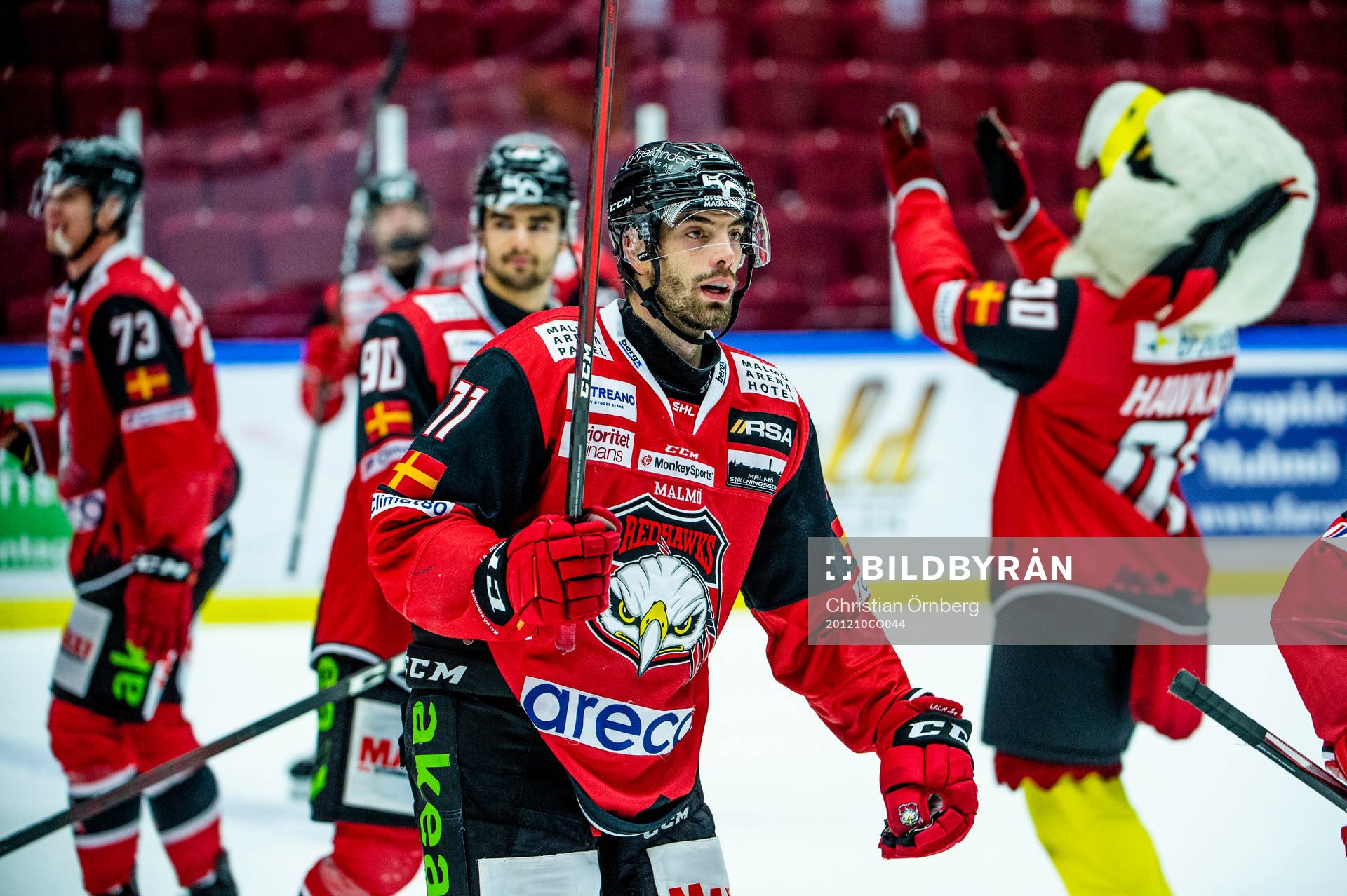 Malmö Redhawks Markus Lauridsen jublar med lagkamraterna