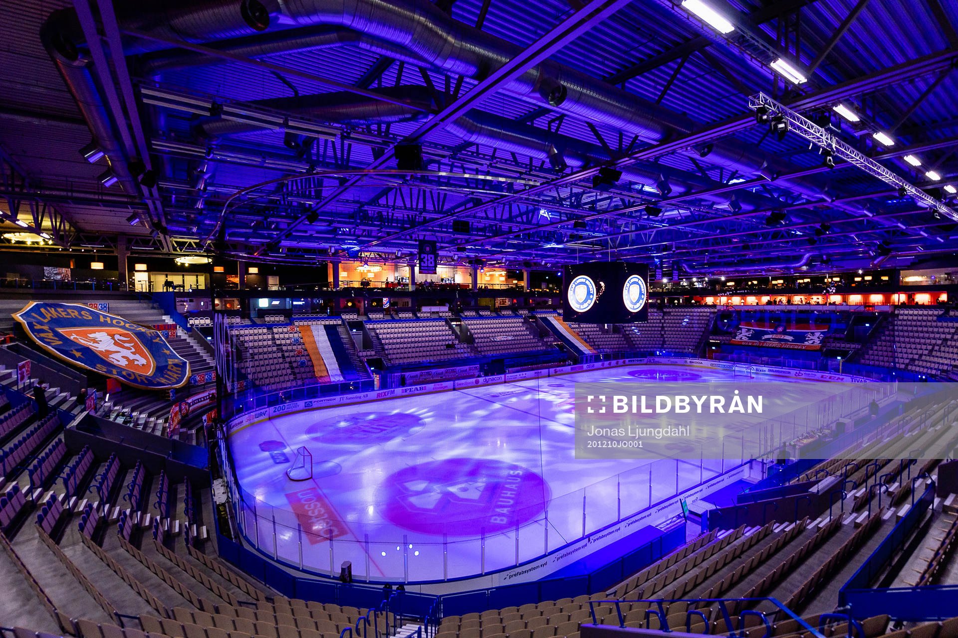 Interiör vy från Vida arena före ishockeymatchen i SHL