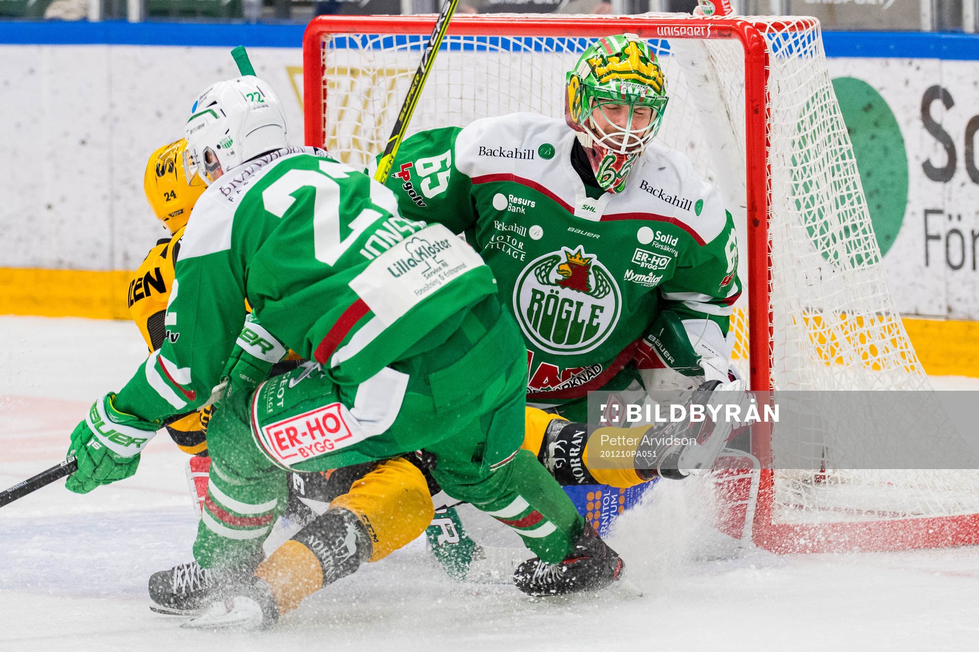 Skellefteås Andreas Wingerli kolliderar med Rögles