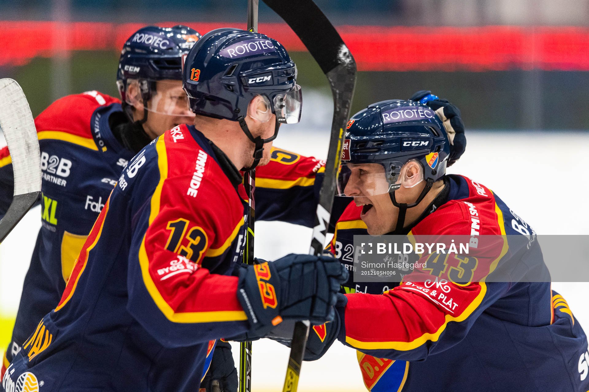 Djurgårdens Kalle Östman och Tom Nilsson jublar