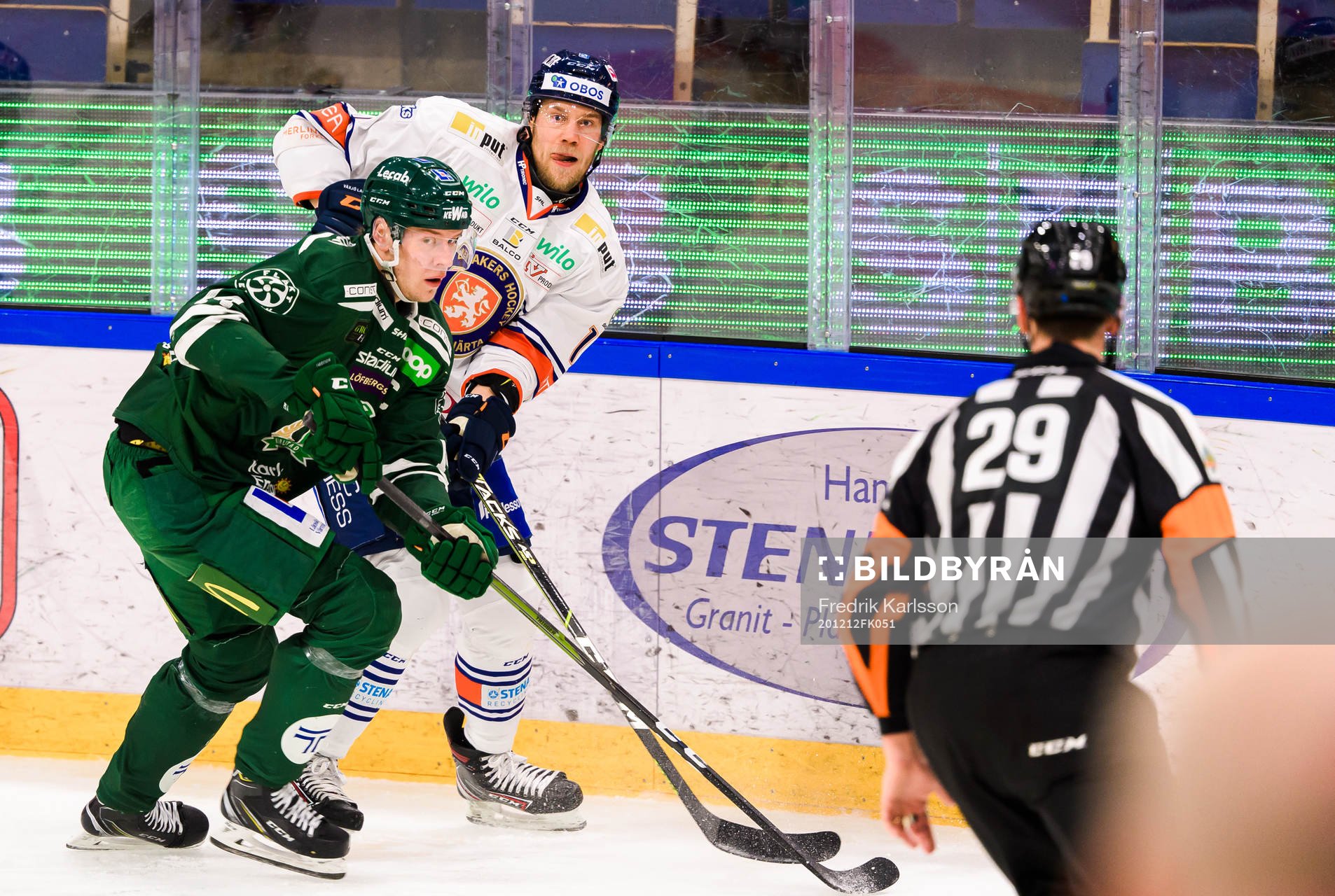 Färjestads Victor Ejdsell och Växjös Ilari Melart