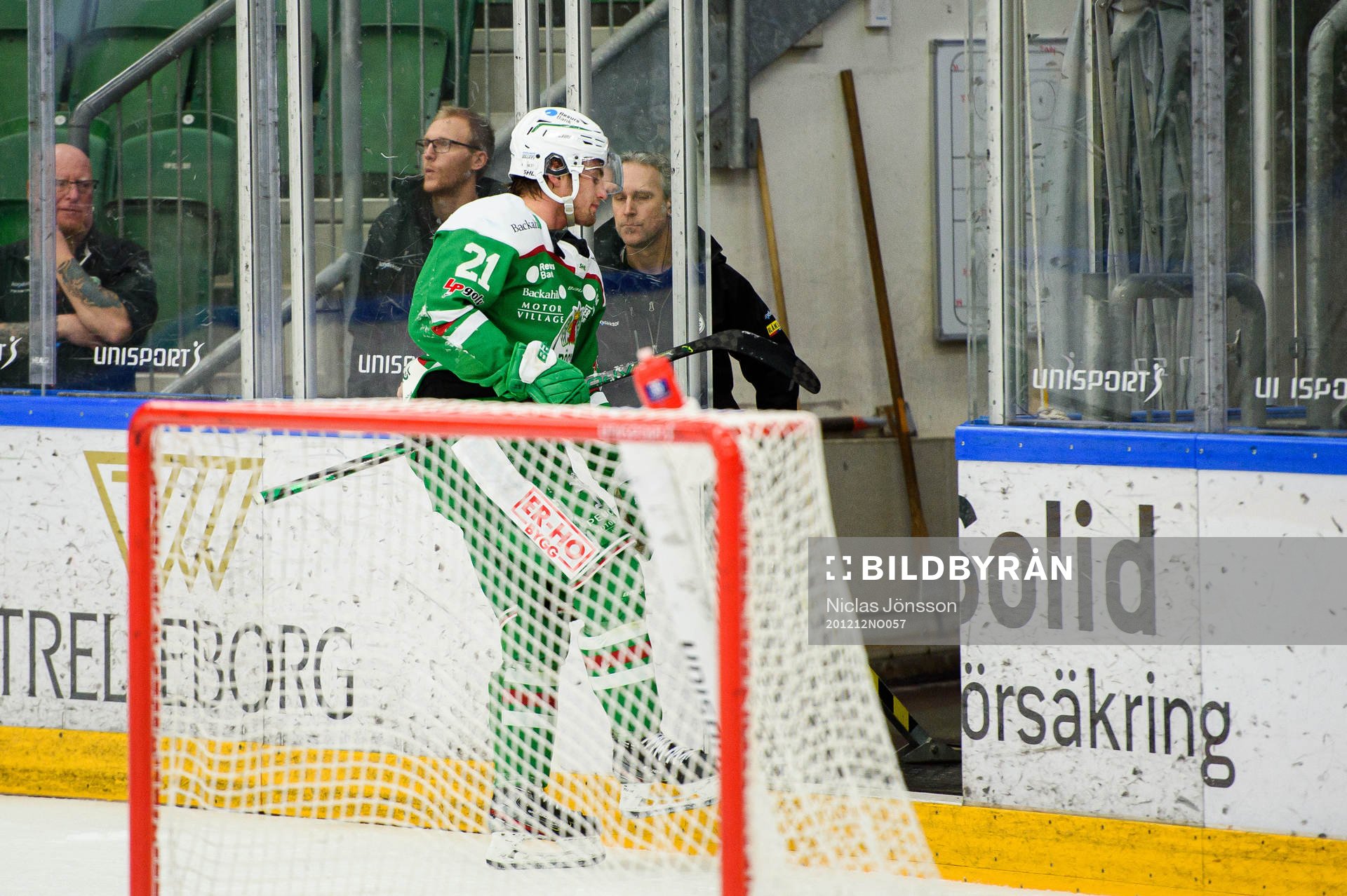 Rögles Nils Höglander lämnar isen