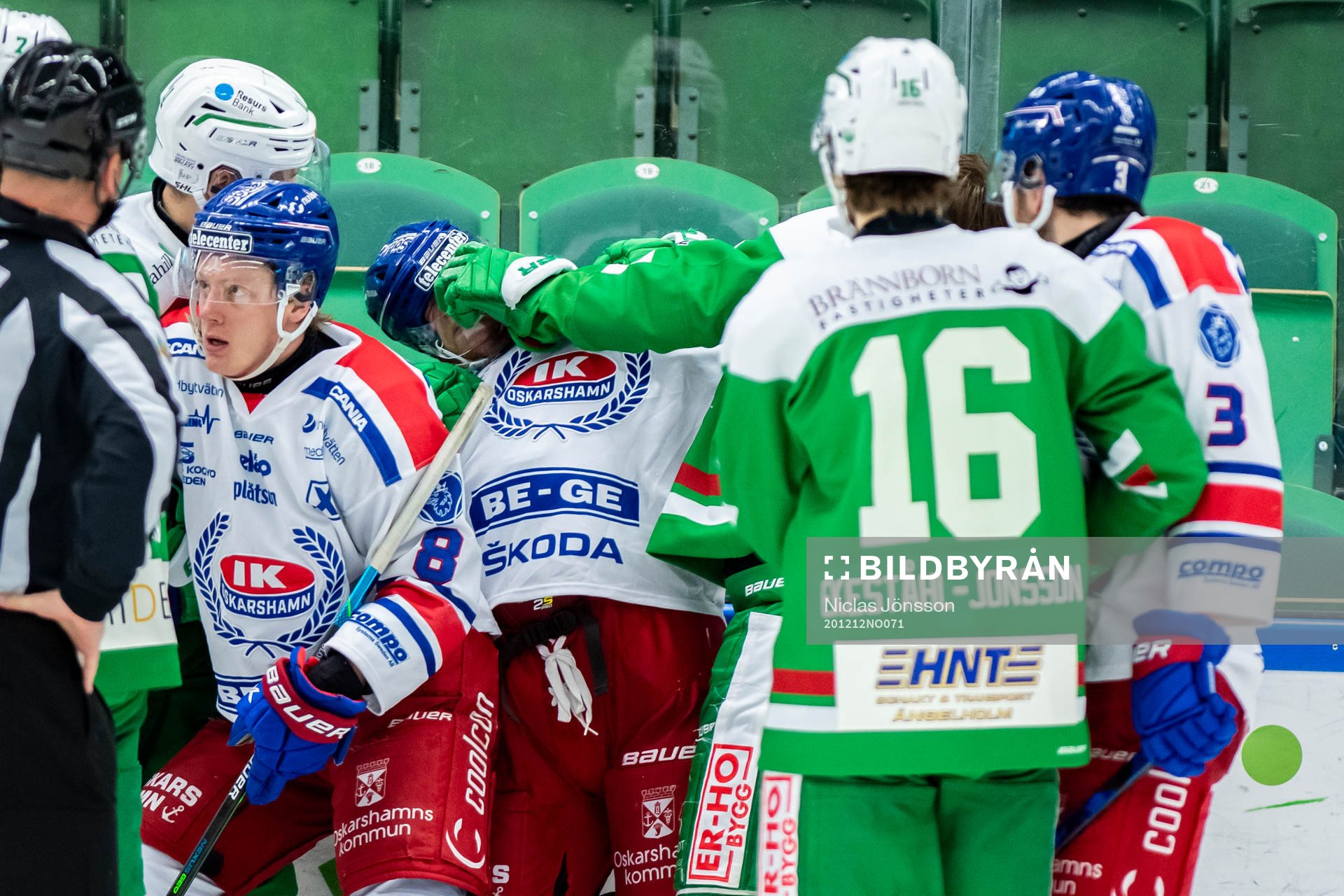 Oskarshamns Brian Cooper och Rögles Nils Höglander i