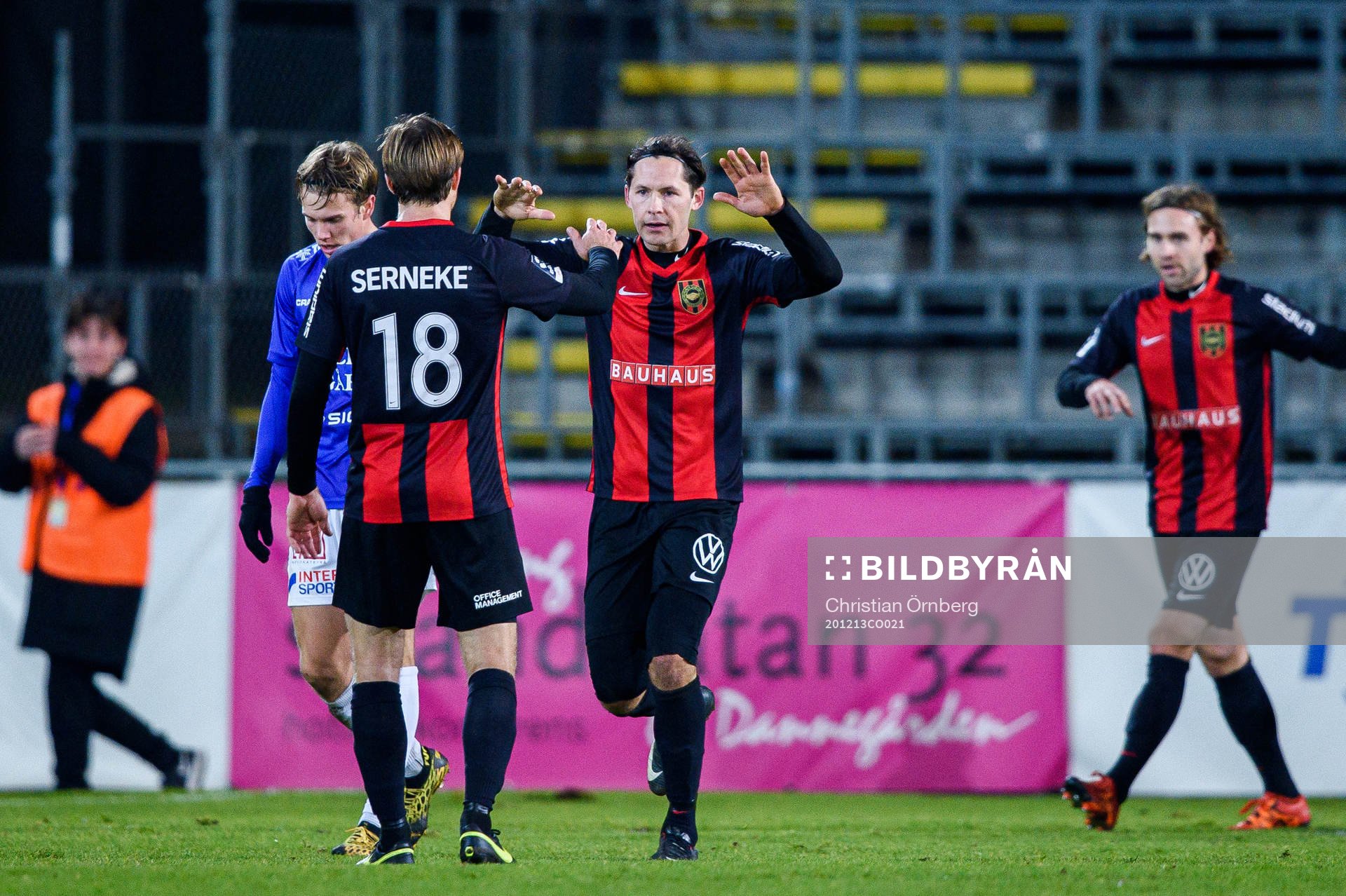 Brommapojkarnas Alexander Nilsson jublar efter 1-1 under kvalet till Superettan mellan Trelleborg och Brommapojkarna den 13 december 2020 i Trelleborg.