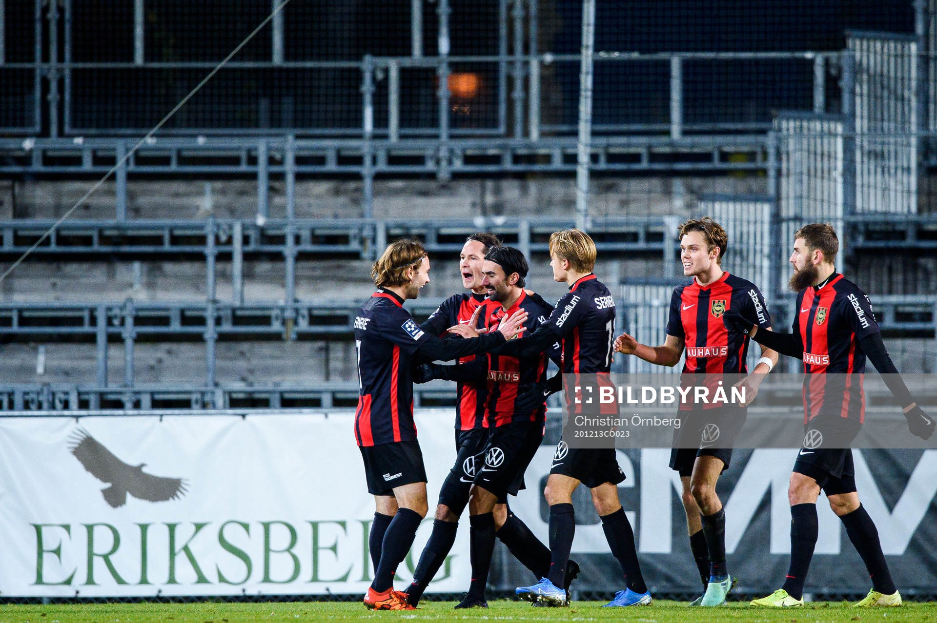 Brommapojkarnas spelare jublar