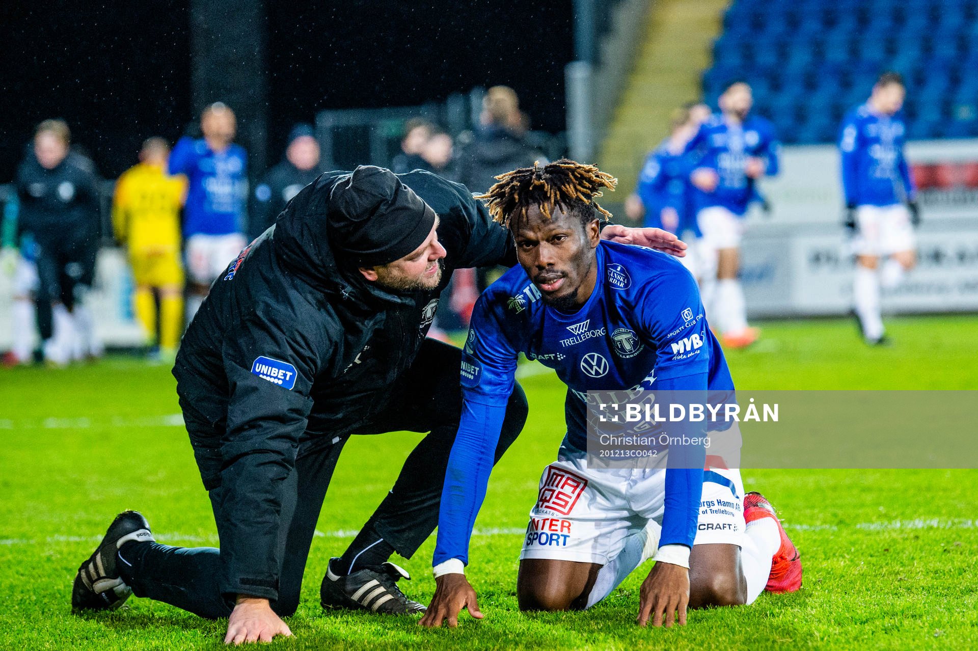 Trelleborgs Fatawu Safiu med målvaktstränare Thomas Kozma