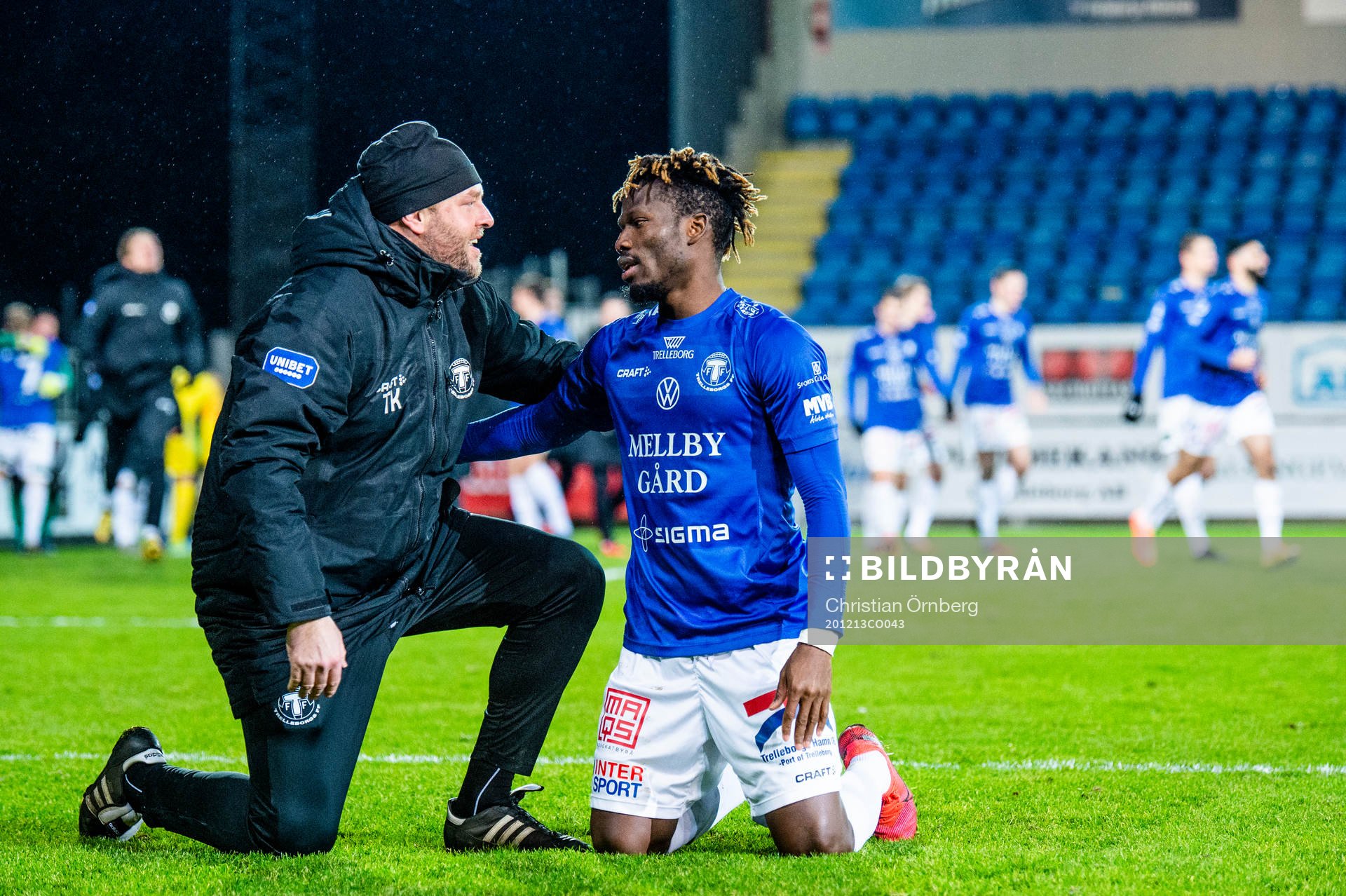 Trelleborgs Fatawu Safiu med målvaktstränare Thomas Kozma