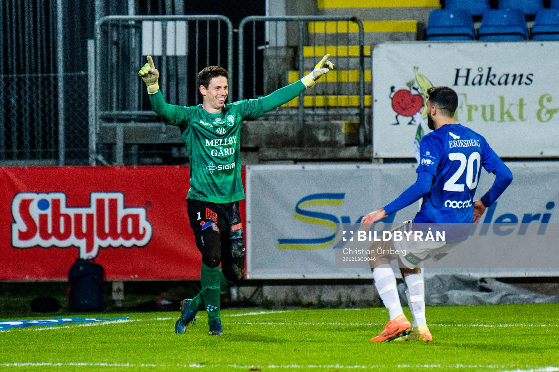 Trelleborgs målvakt Andreas Larsen och Mouhammed Ali