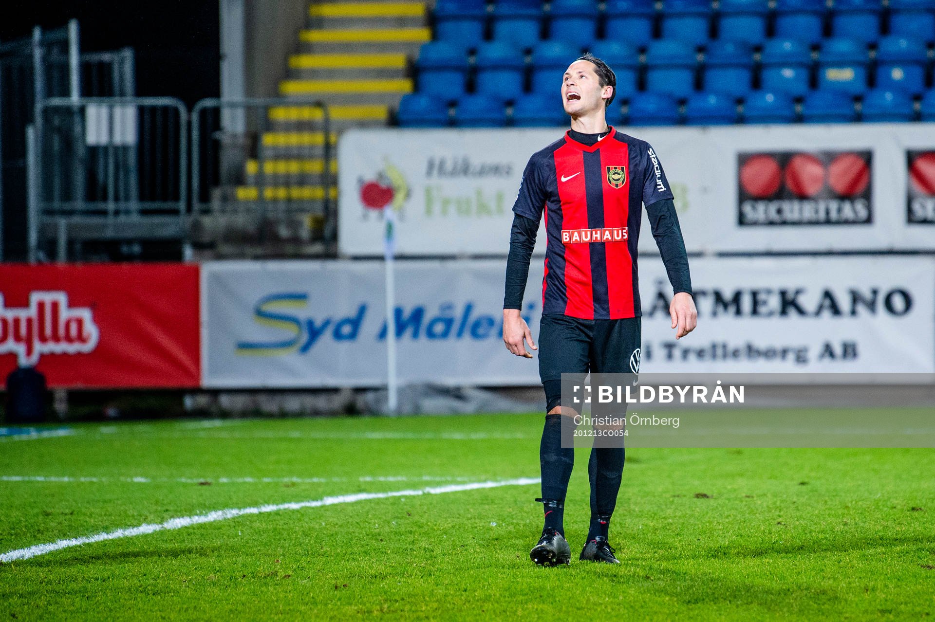 Brommapojkarnas Philip Haglund deppar