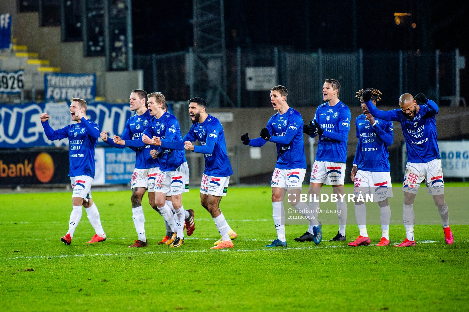 Jubel i Trelleborgs under straffläggningen under kvalet till Superettan mellan Trelleborg och Brommapojkarna den 13 december 2020 i Trelleborg.