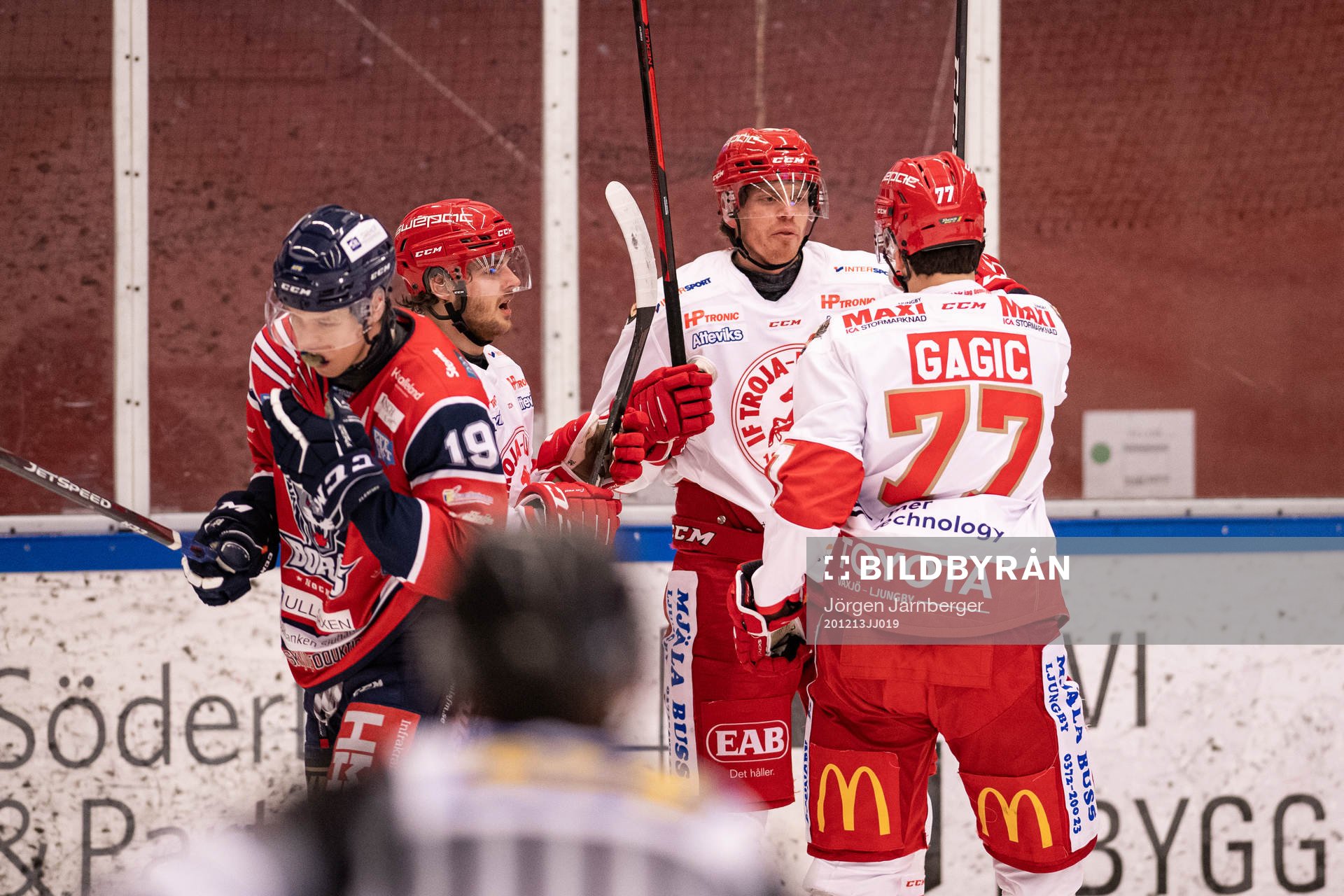 Trojas Hampus Gustafsson jublar