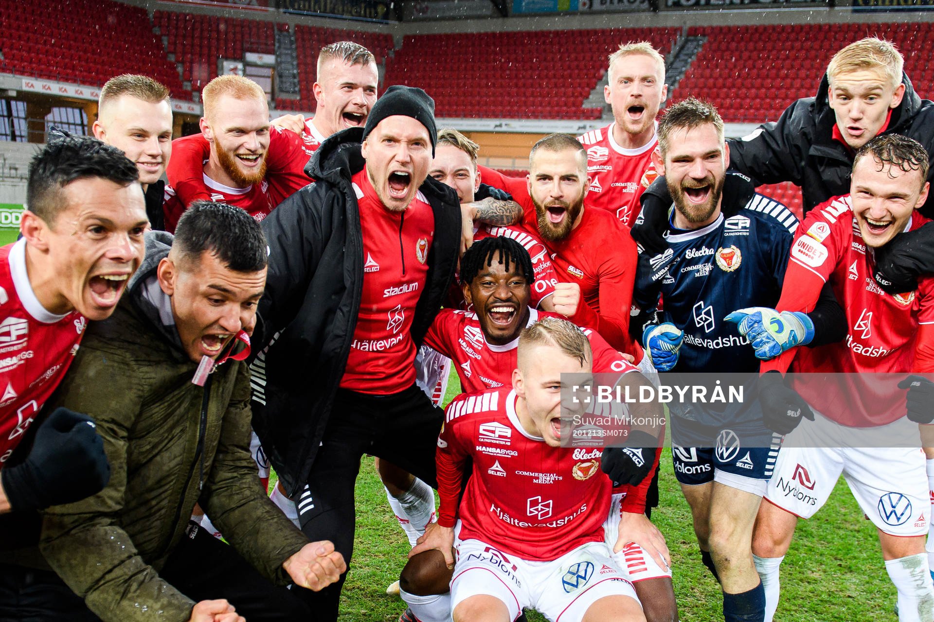 Kalmars spelare jublar efter fotbollsmatchen i kvalet till Allsvenskan mellan Kalmar och Jönköpings Södra den 13 december 2020 i Kalmar.