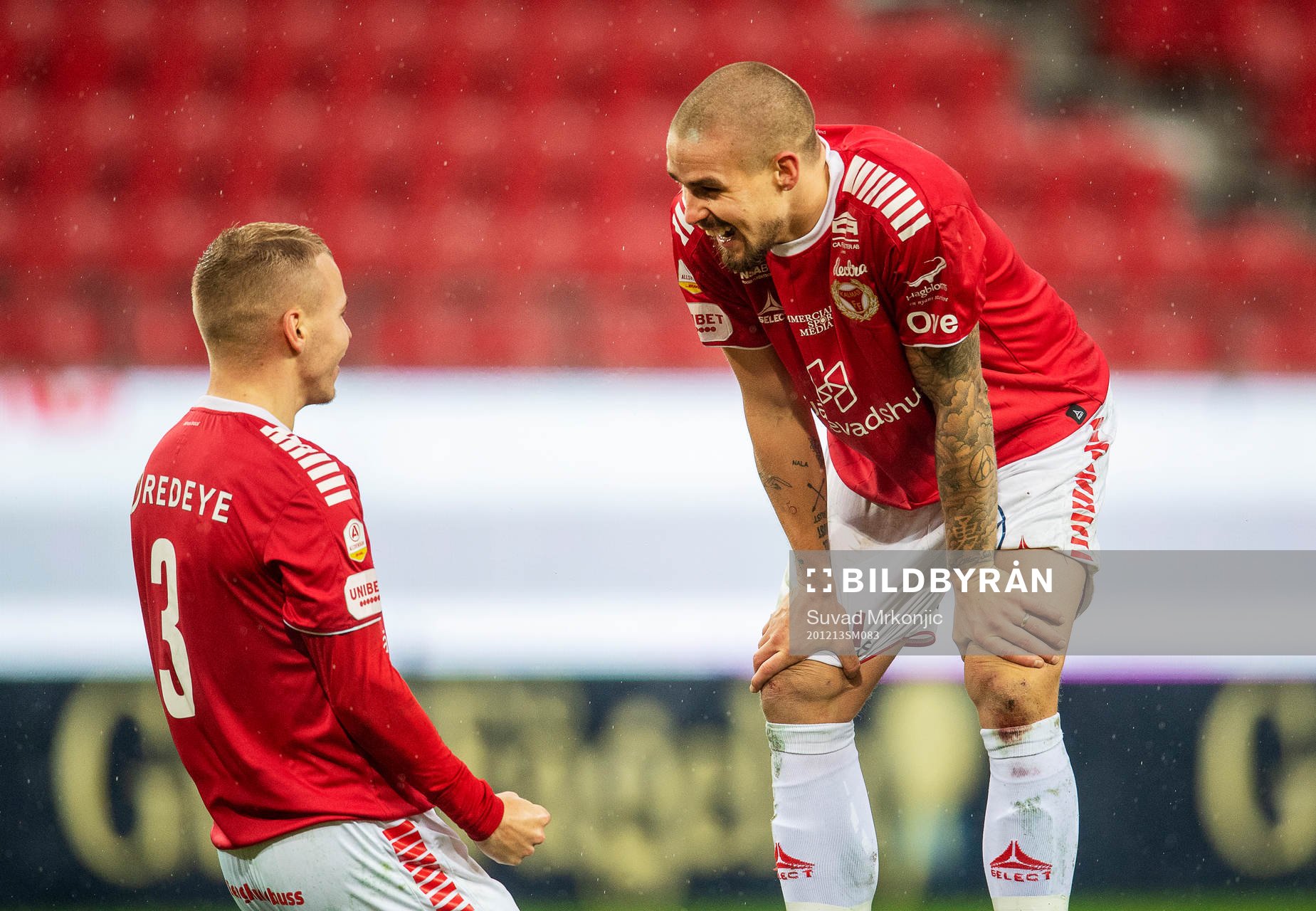Kalmars Sebastian Ring och Douglas Bergqvist jublar under fotbollsmatchen i kvalet till Allsvenskan mellan Kalmar och Jönköpings Södra den 13 december 2020 i Kalmar.