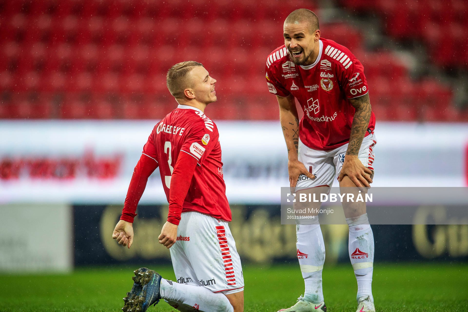 Kalmars Sebastian Ring och Douglas Bergqvist jublar under fotbollsmatchen i kvalet till Allsvenskan mellan Kalmar och Jönköpings Södra den 13 december 2020 i Kalmar.