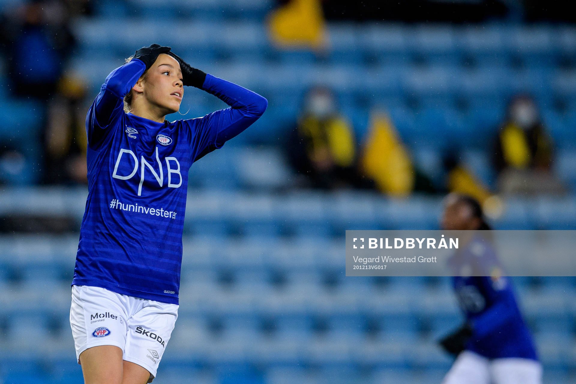 Celin Bizet Ildhusøy of Vålerenga looks dejected