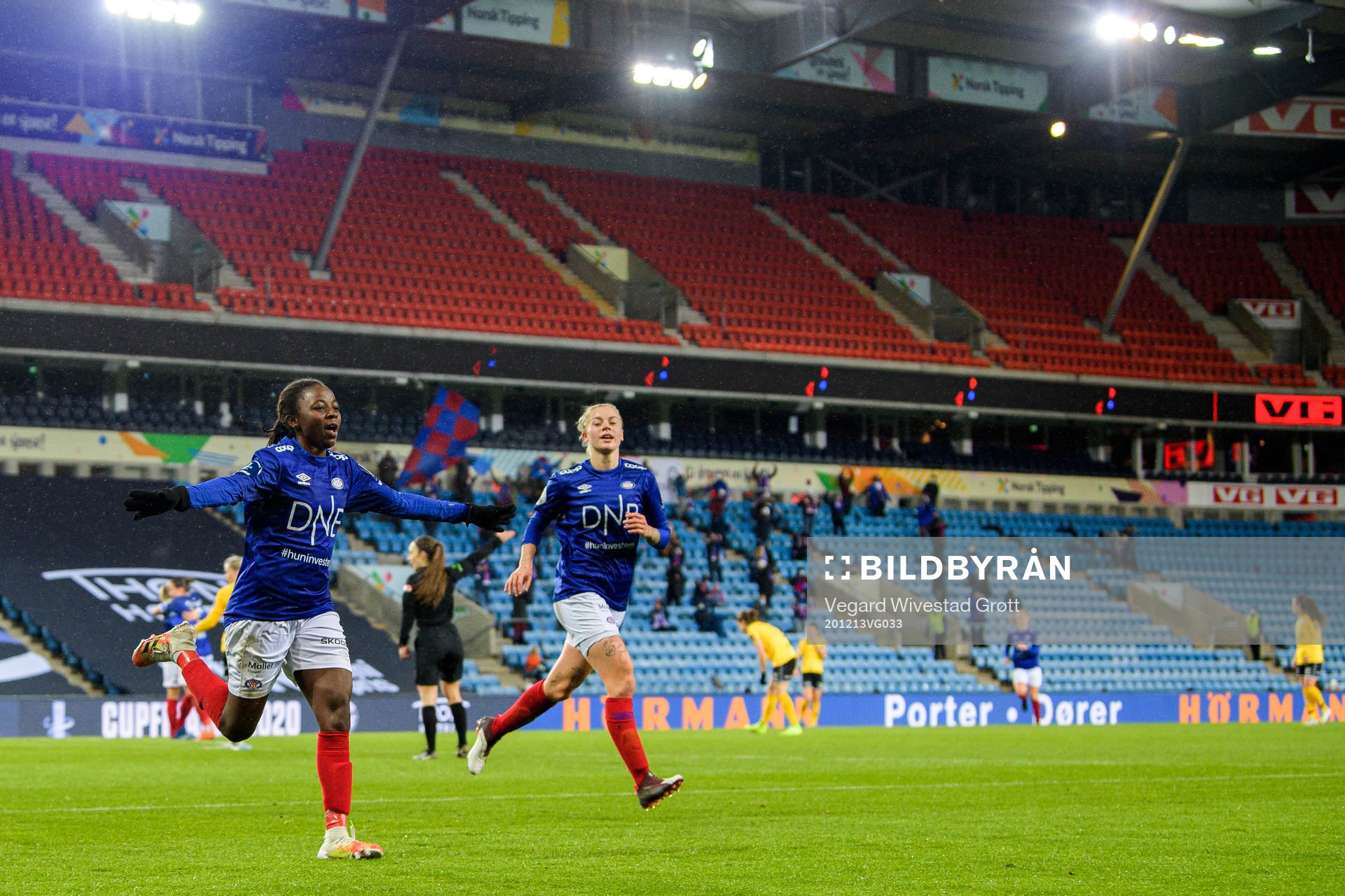 Ajara Njoya of Vålerenga celebrates with teammate Marie
