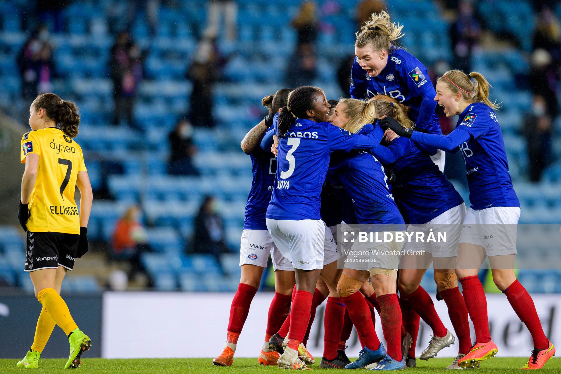 Marie Dølvik Markussen of Vålerenga celebrates with