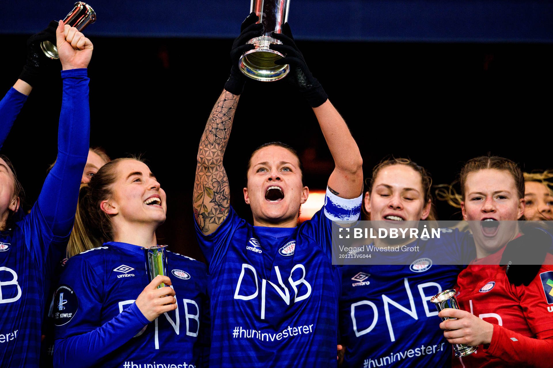 Sigrid Heien Hansen, Sherida Spitse, Andrine Tomter and goalkeeper Jalen Justine Tompkins of Vålerenga celebrate after the women’s cup final between LSK Kvinner and Vålerenga on December 13, 2020 in Oslo.