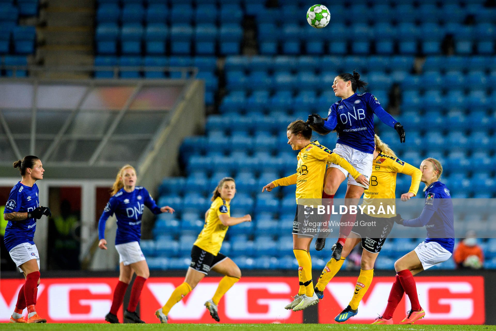 Cathrine Dekkerhus of LSK Kvinner and Dejana Stefanovic of