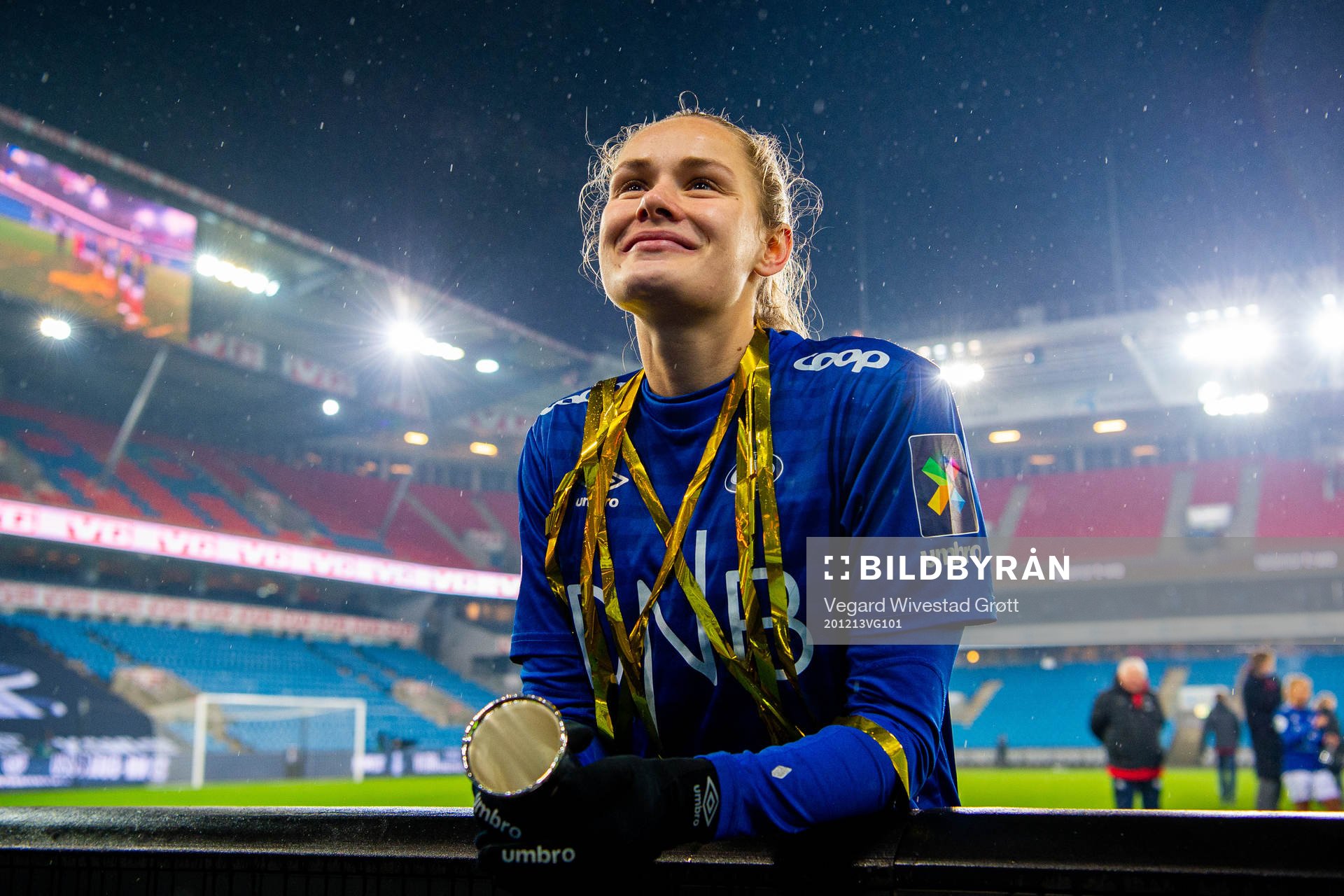 Andrine Tomter of Vålerenga celebrates