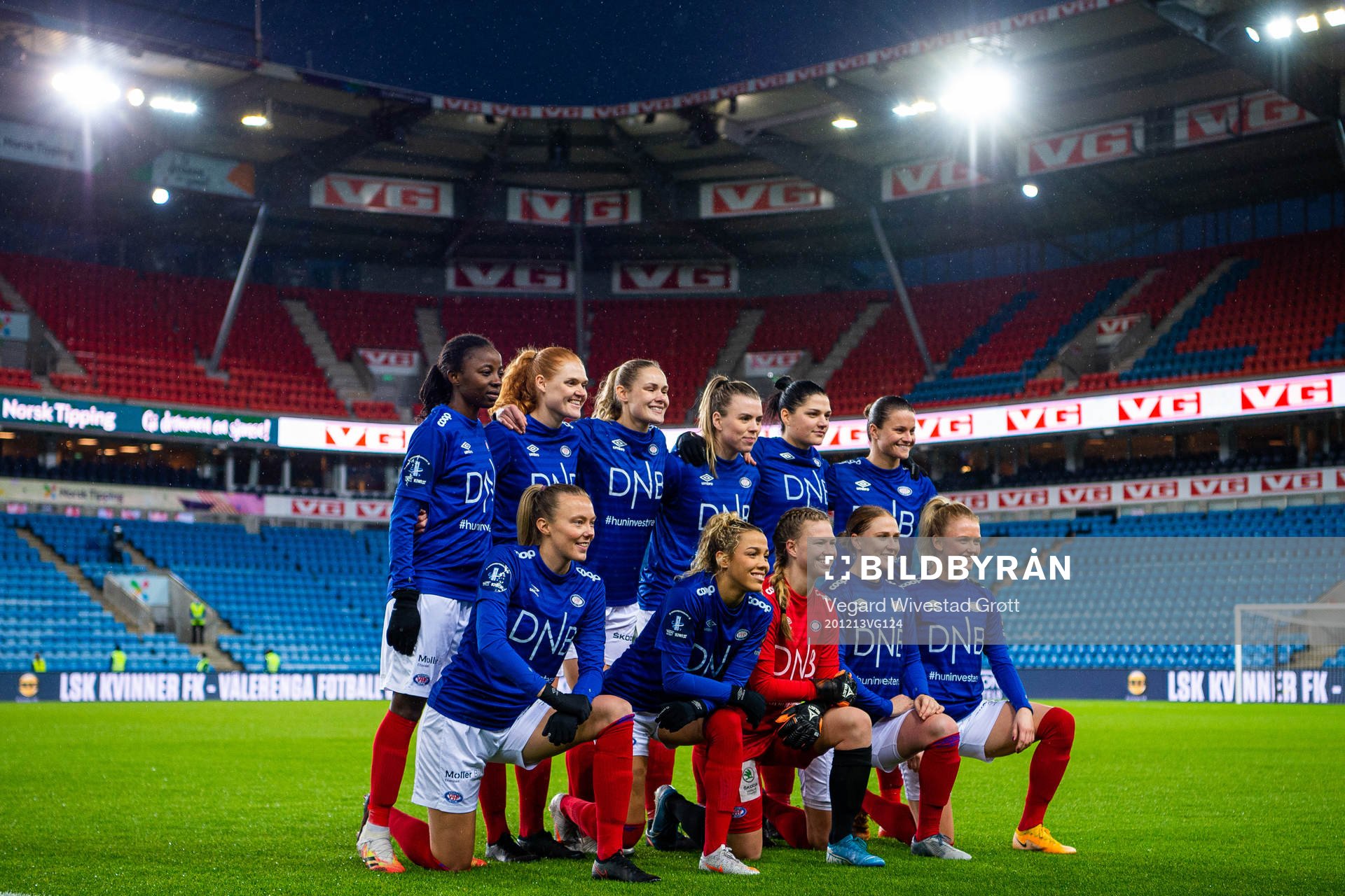 Vålerenga’s starting eleven pose for a team photo