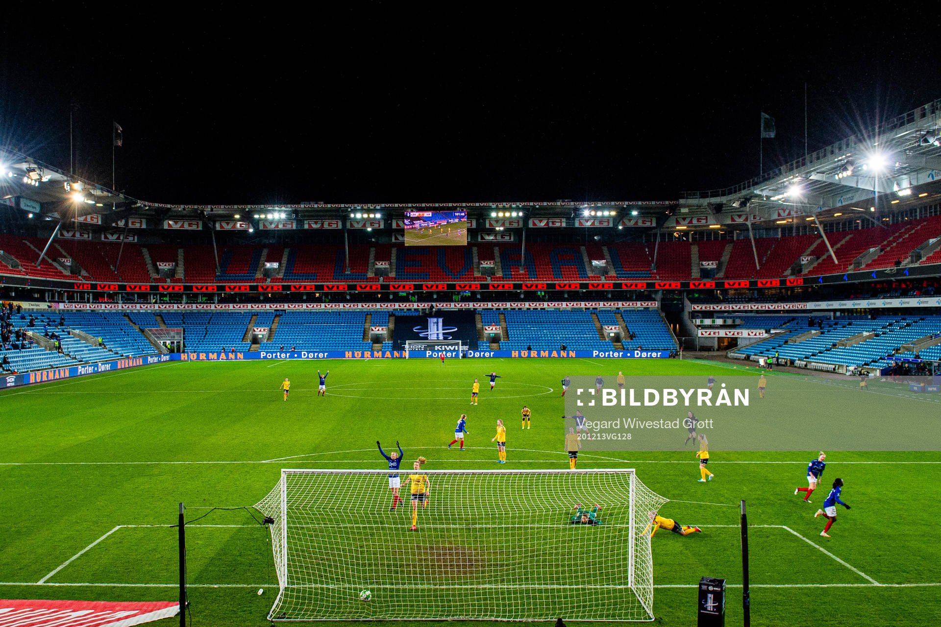 Ajara Njoya of Vålerenga scores the 0-1 goal in extra-time