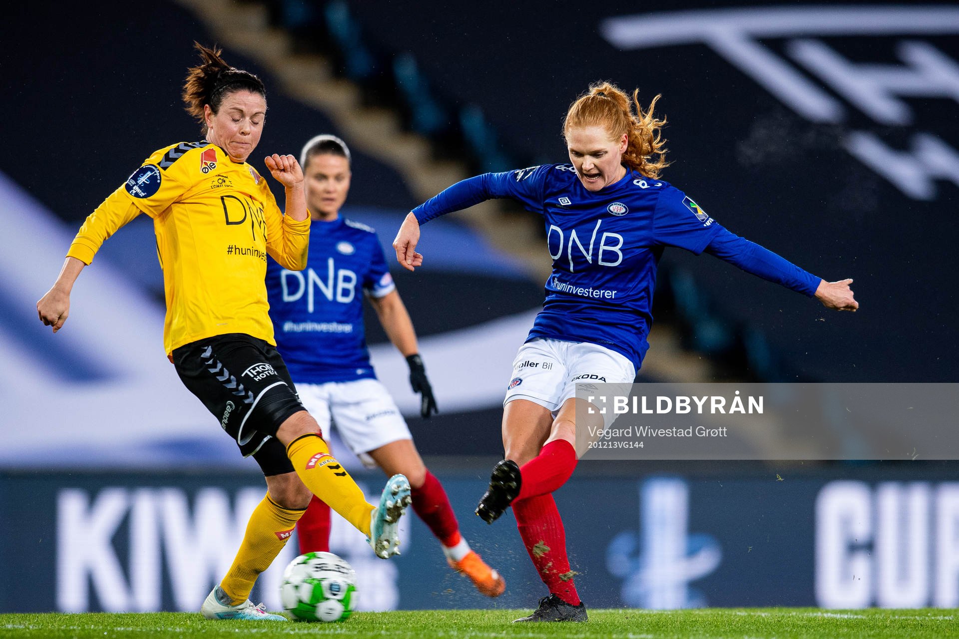 Isabell Bachor of LSK Kvinner and Stine Ballisager Pedersen
