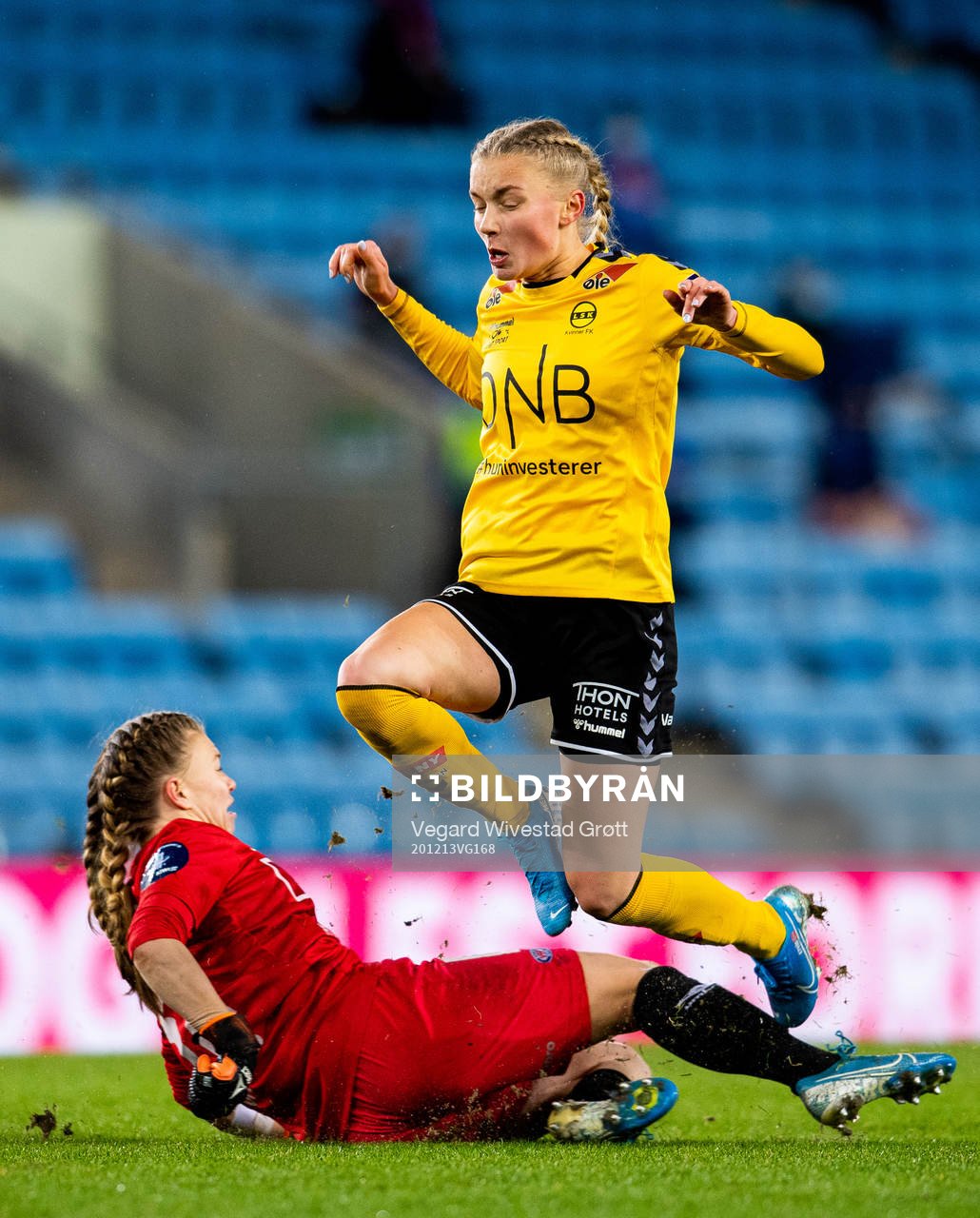 Goalkeeper Jalen Justine Tompkins of Vålerenga and Thea