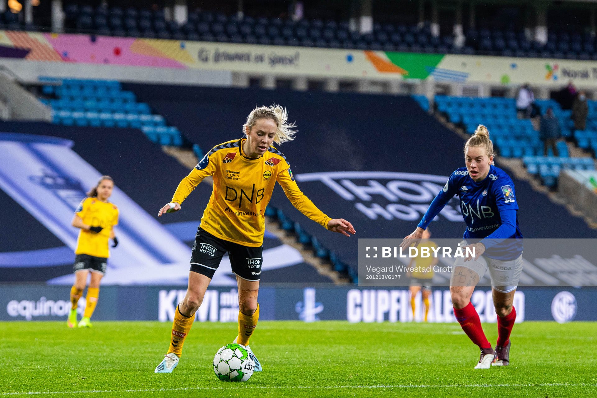 Cathrine Dahlström of LSK Kvinner and Marie Dølvik