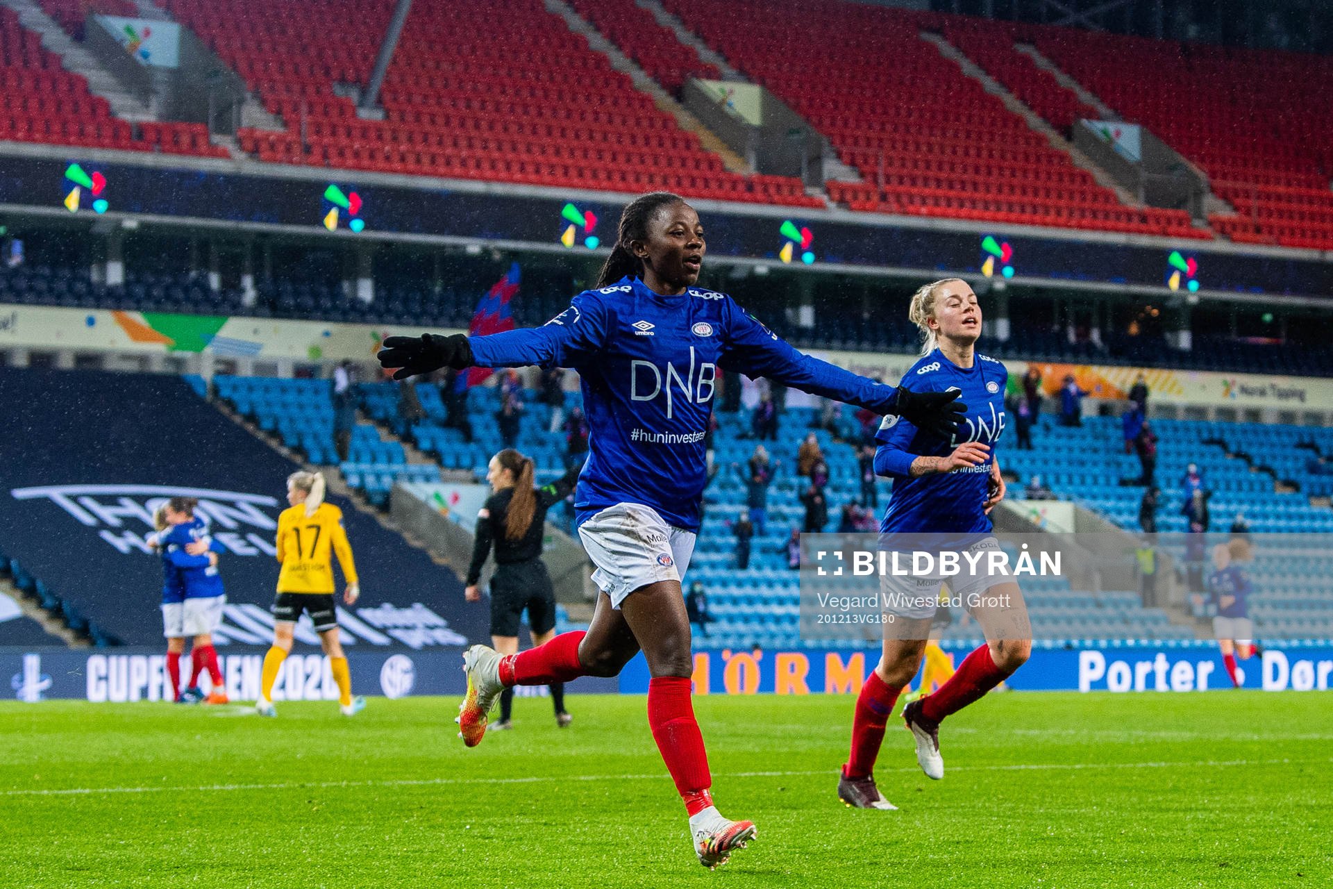 Ajara Njoya of Vålerenga celebrates with teammate Marie