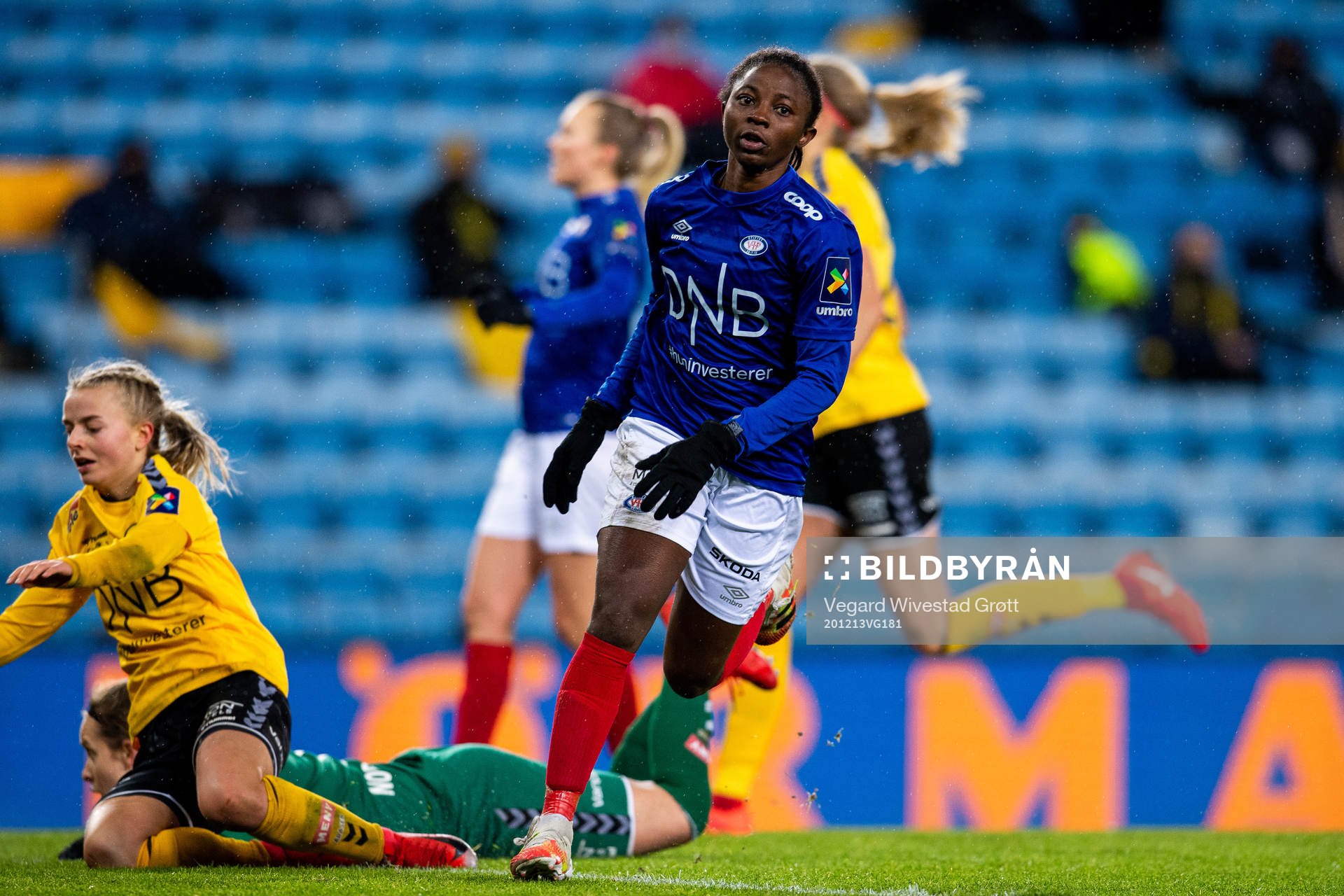 Ajara Njoya of Vålerenga celebrates