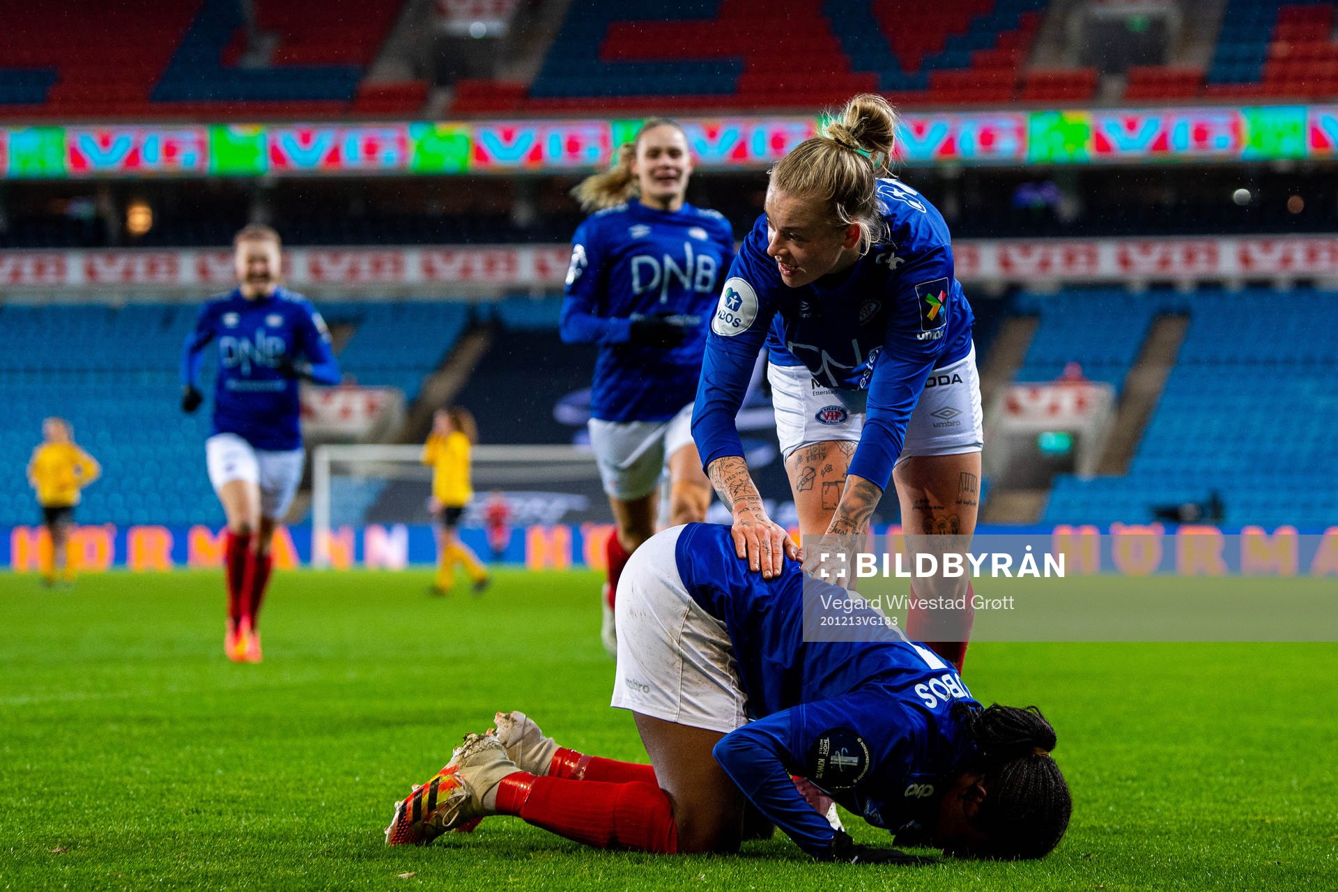 Ajara Njoya of Vålerenga celebrates with teammate Marie