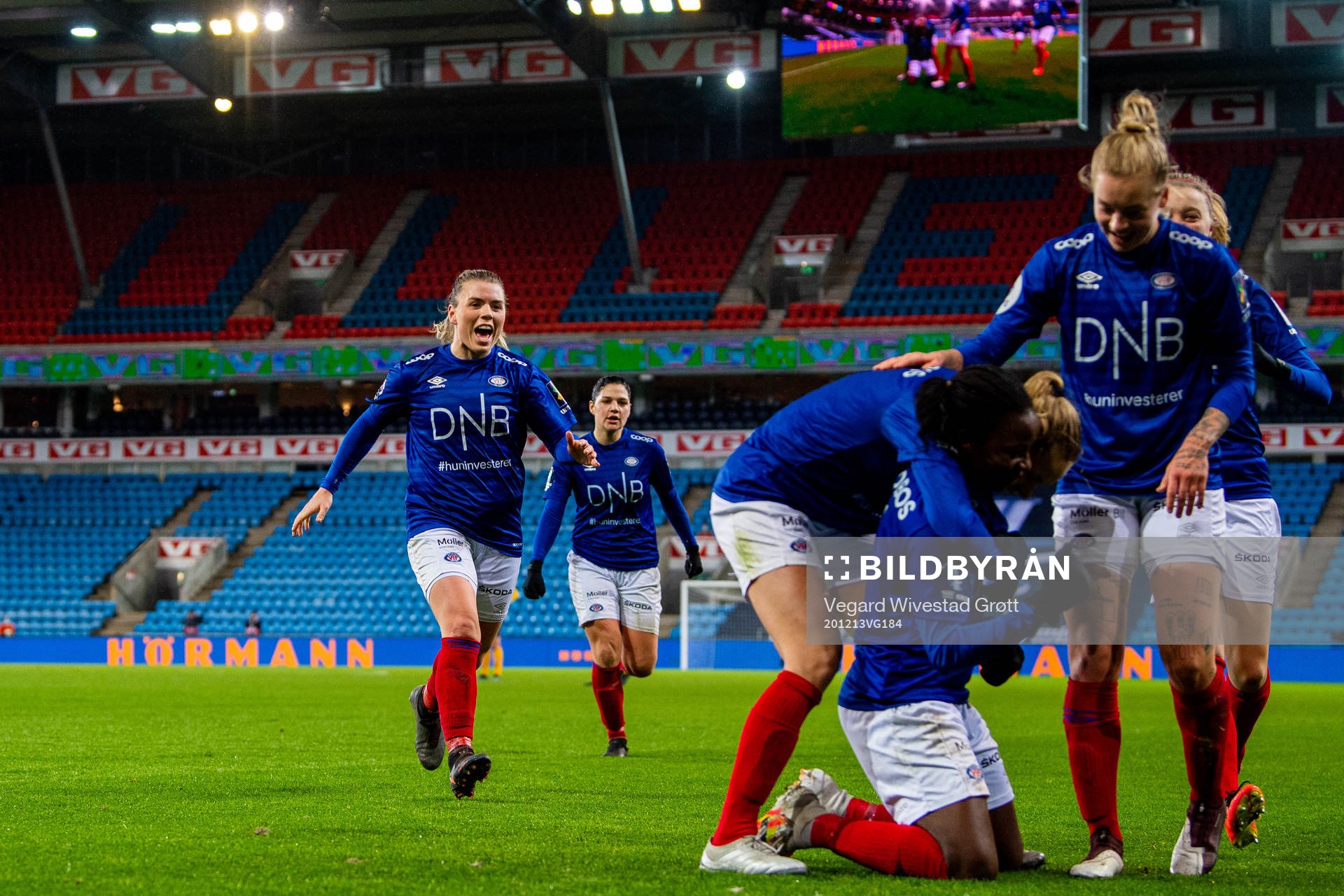Ingibjörg Sigurdardottir and the players of Vålerenga