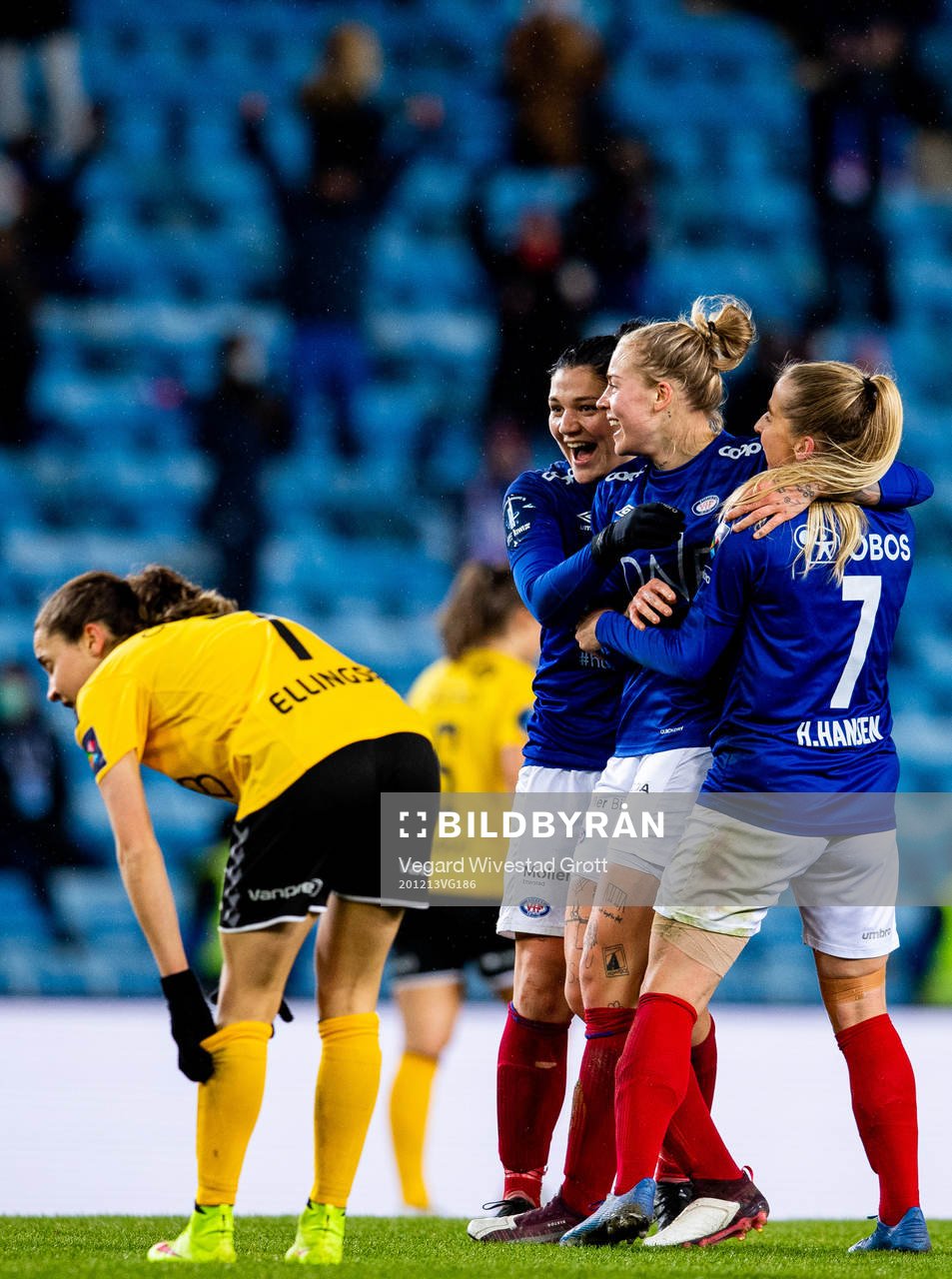 Marie Dølvik Markussen of Vålerenga celebrates with