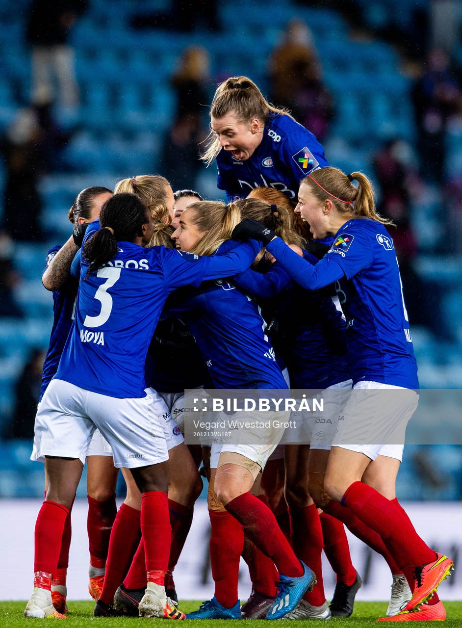 Marie Dølvik Markussen of Vålerenga celebrates with