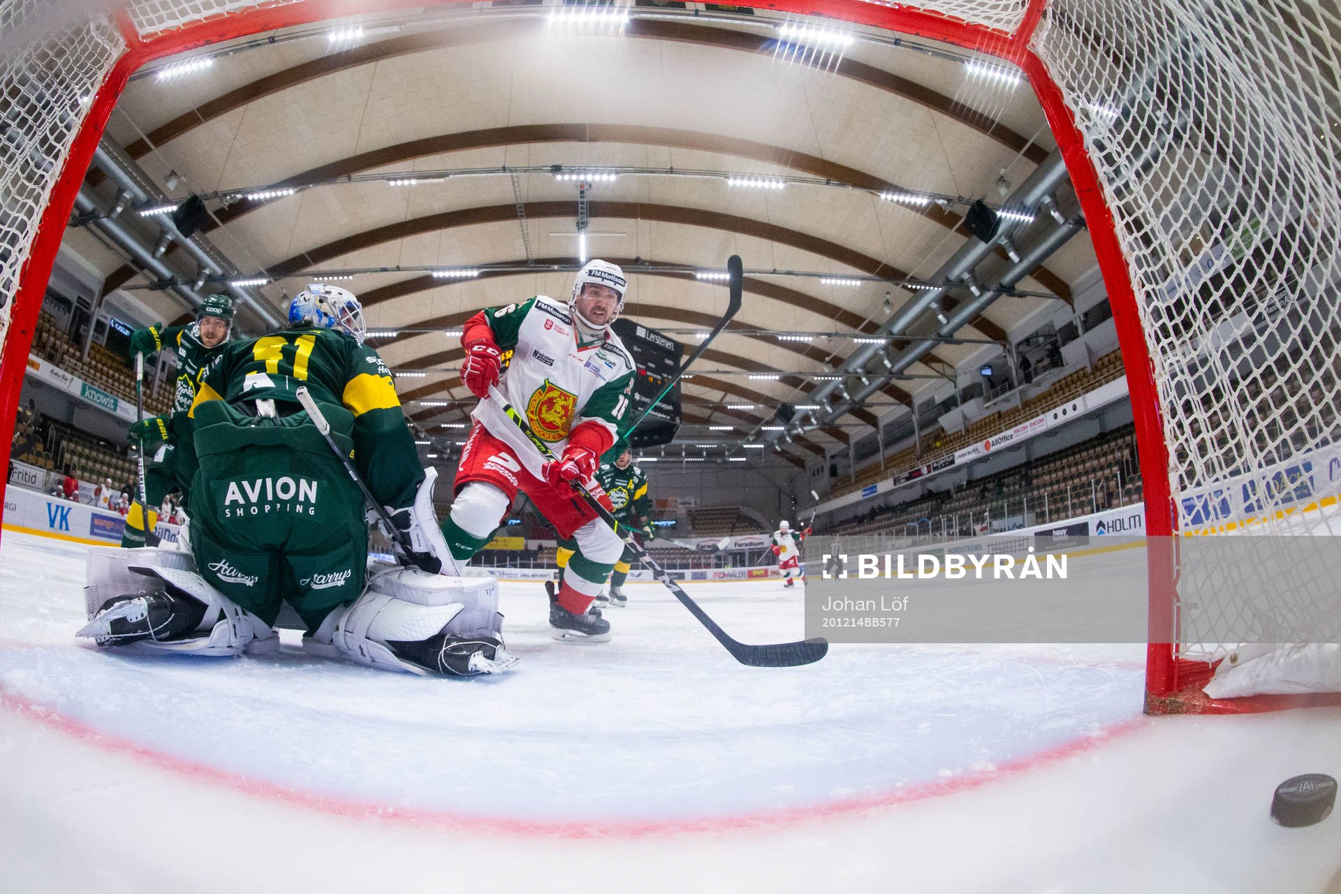 Moras Ludvig Larsson sätter 3-2 pucken bakom Björklövens