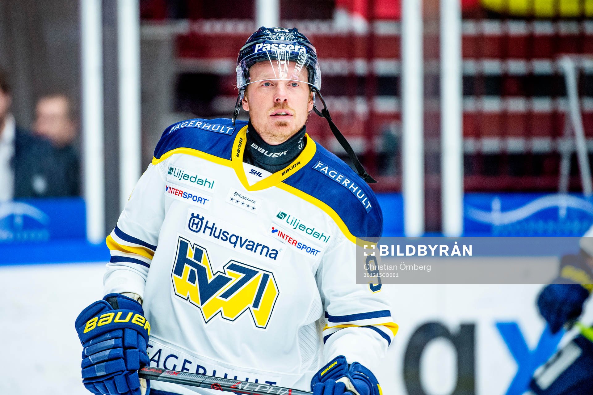 s Ryan Stoa värmer upp