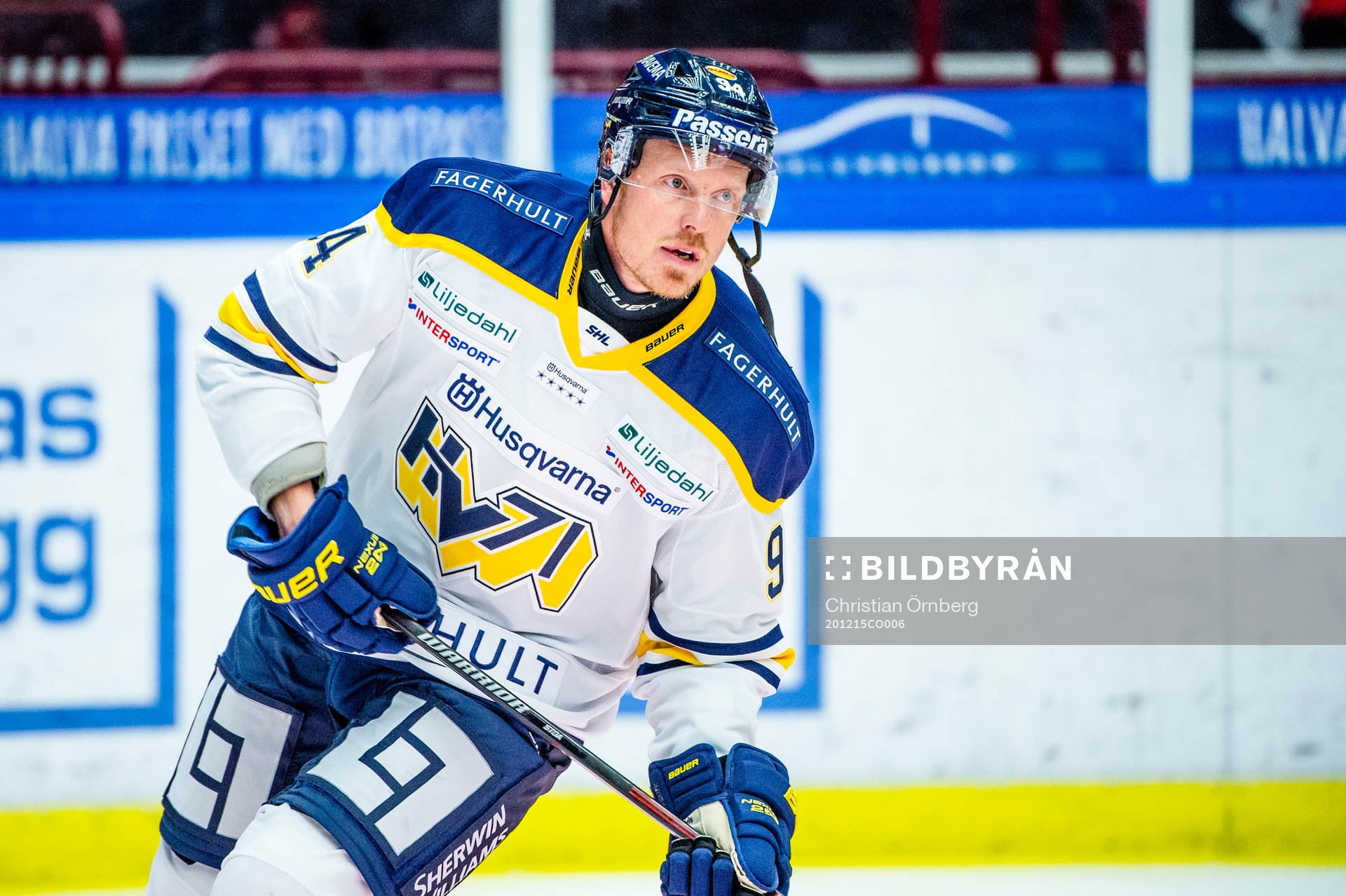 s Ryan Stoa värmer upp