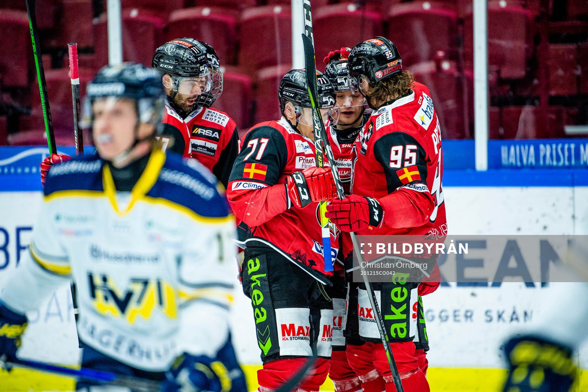 Malmö Redhawks Johan Olofsson jublar