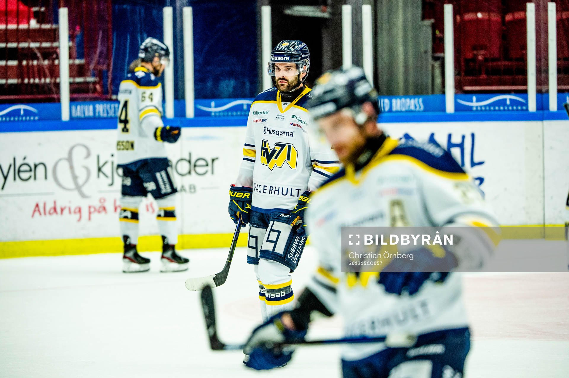 s Linus Fröberg deppar med lagkamareterna