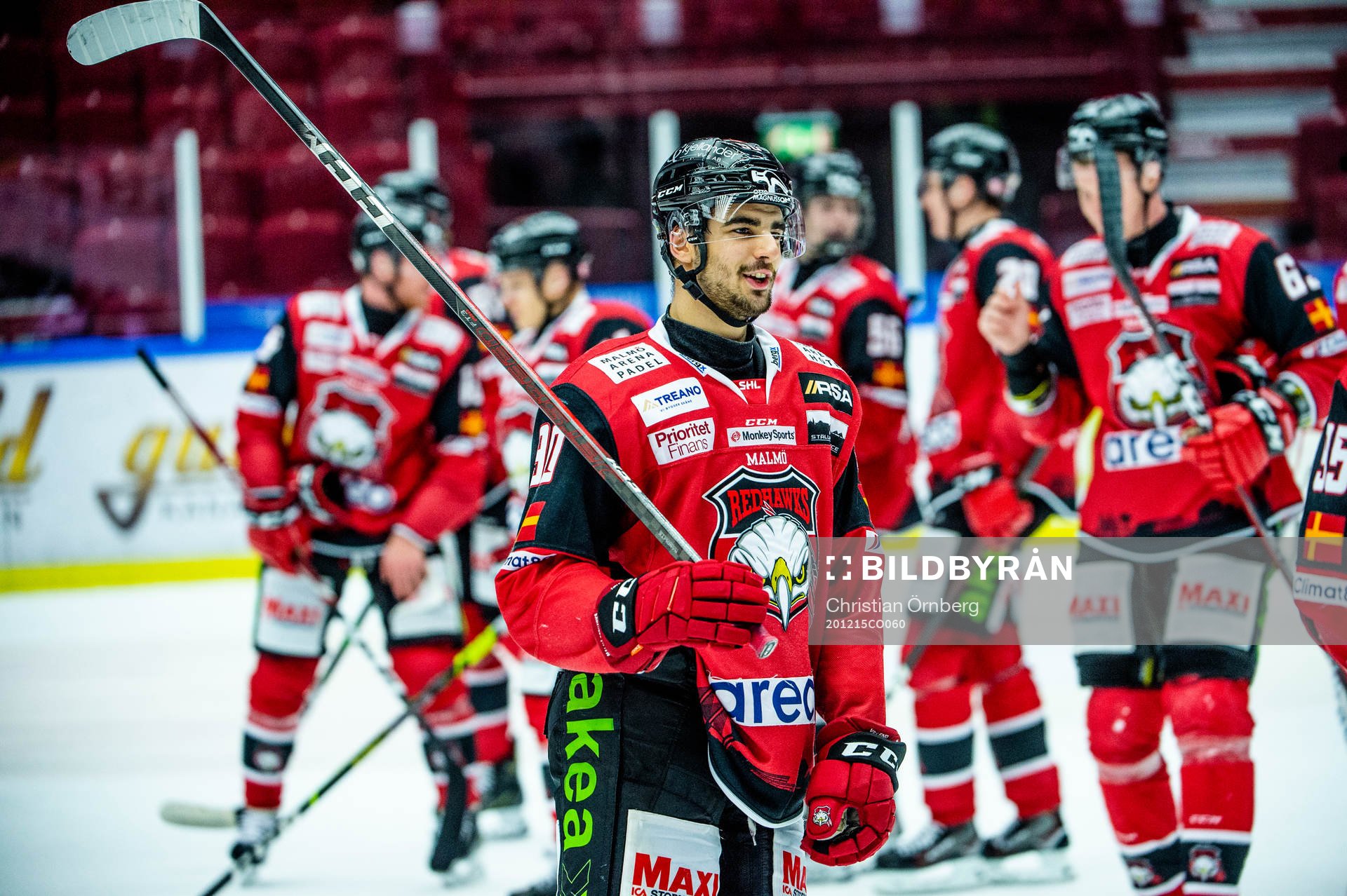 Malmö Redhawks Joseph Veleno jublar med lagkamraterna