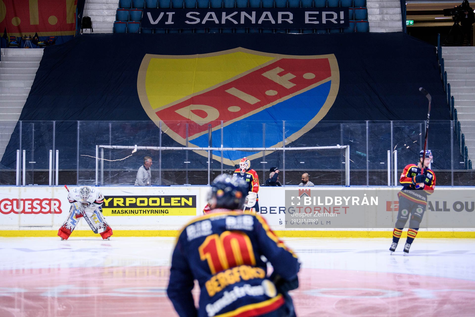 En banderoll på läktaren riktad till Djurgårdens