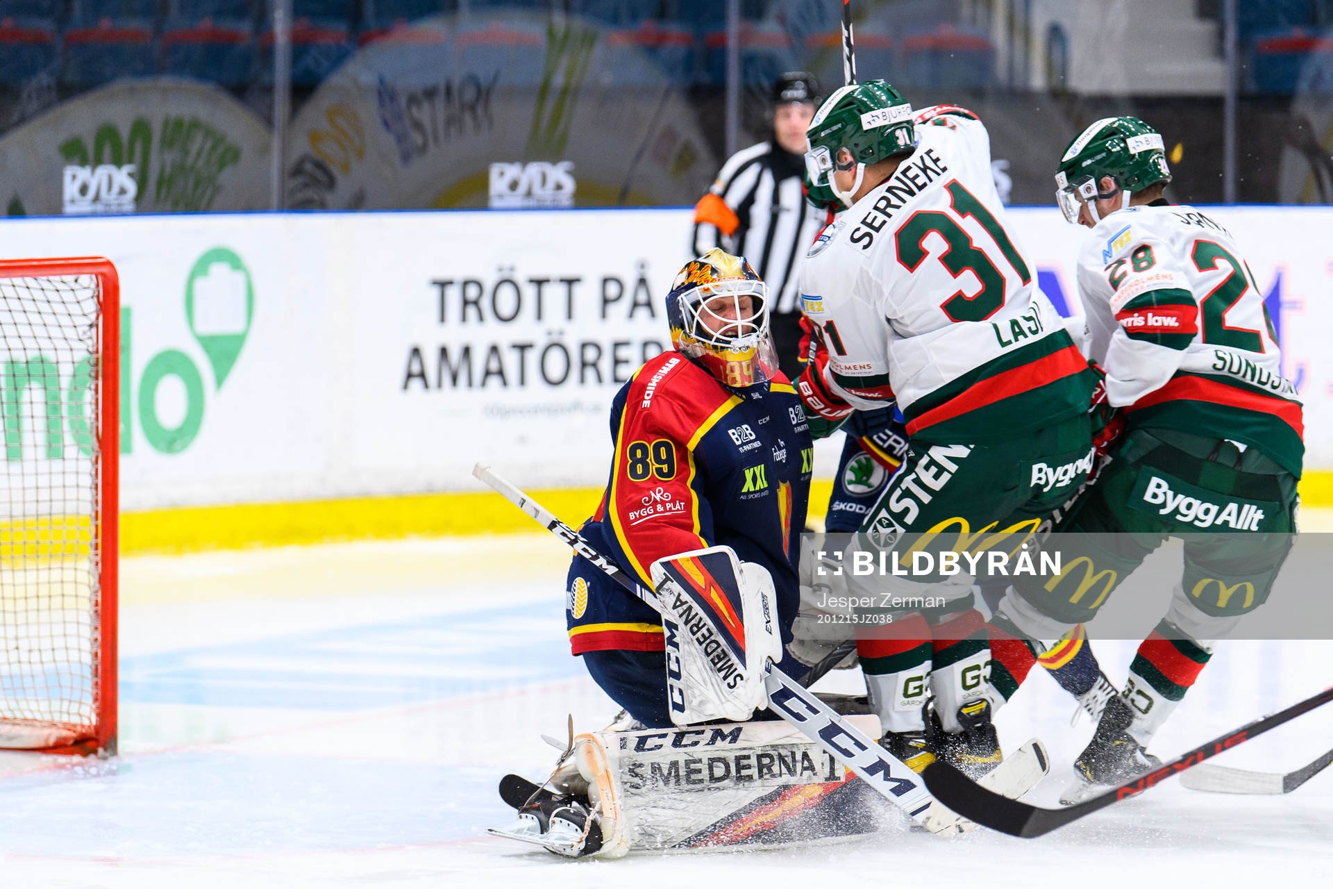 Djurgårdens målvakt Niklas Svedberg mot Frölundas