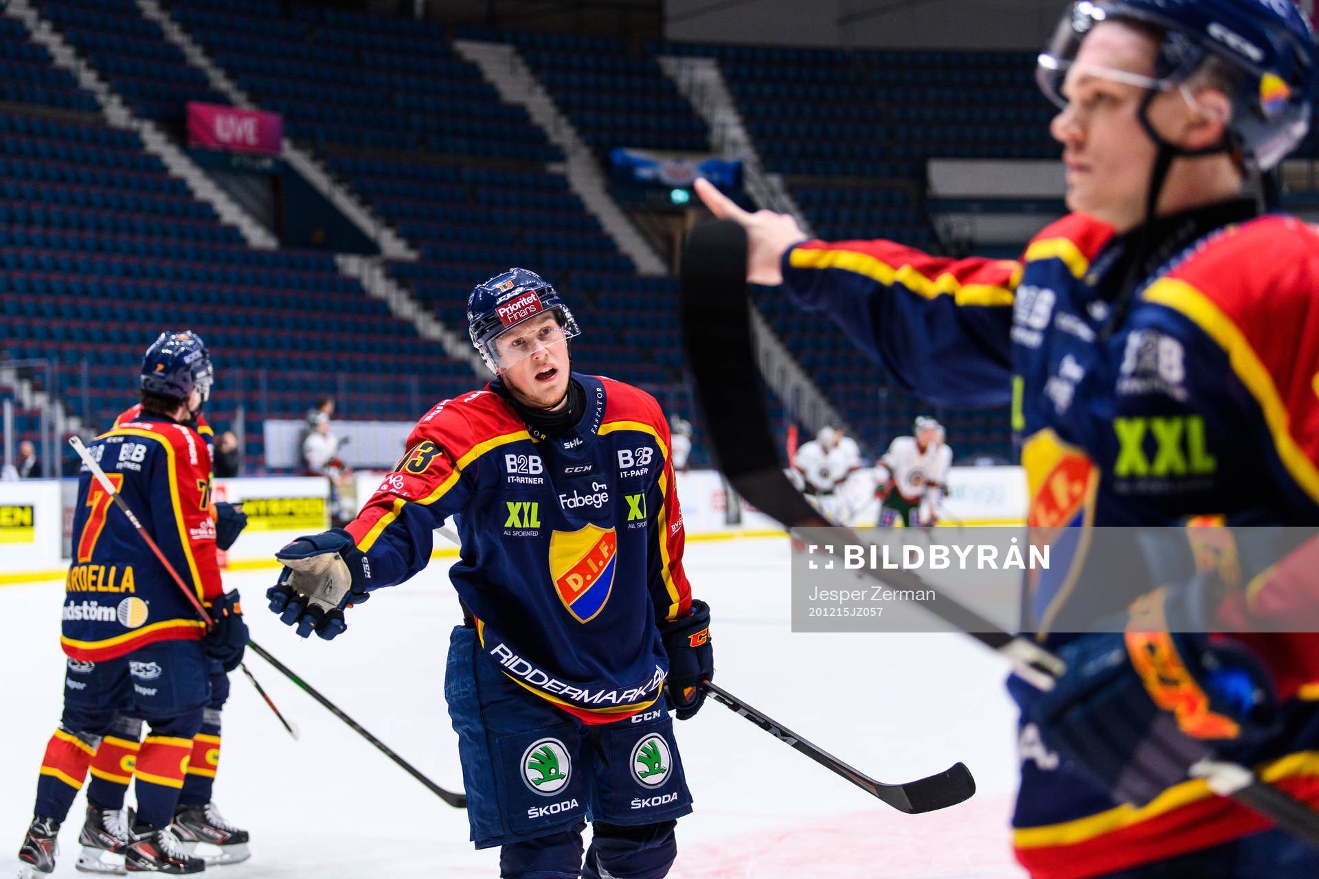 Djurgårdens Kalle Östman och Tobias Ekberg jublar