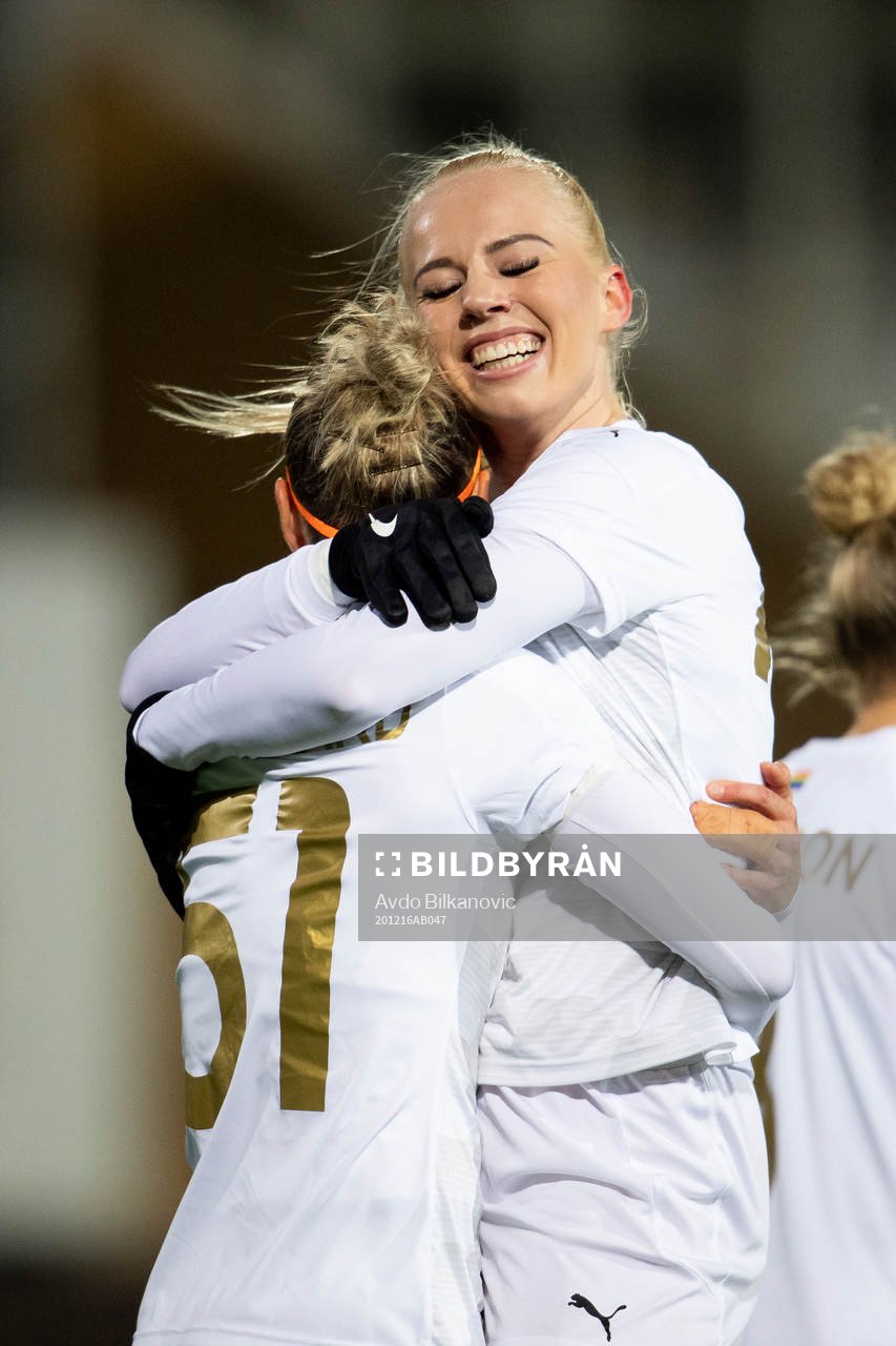 Rosengårds Sanne Troelsgaard and Sofie Svava celebrates