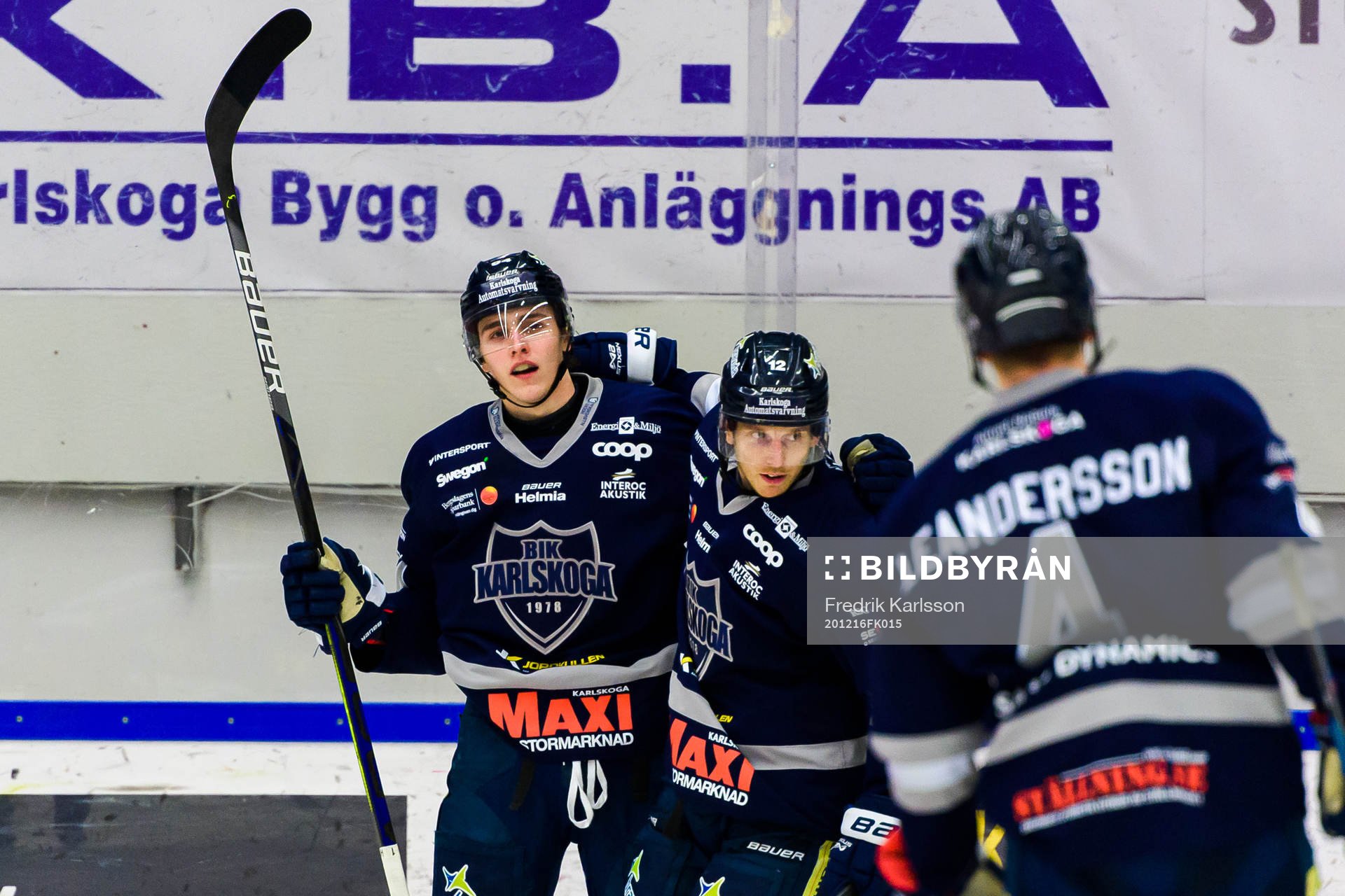 Karlskogas Linus Karlsson och Gustaf Thorell jublar