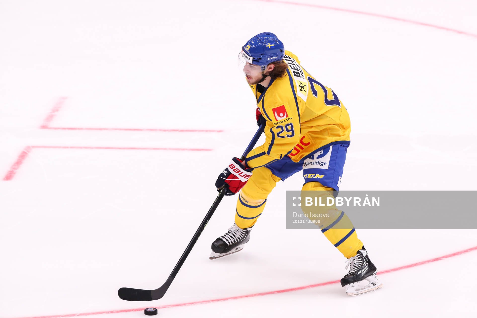 Mario Kempe of Sweden