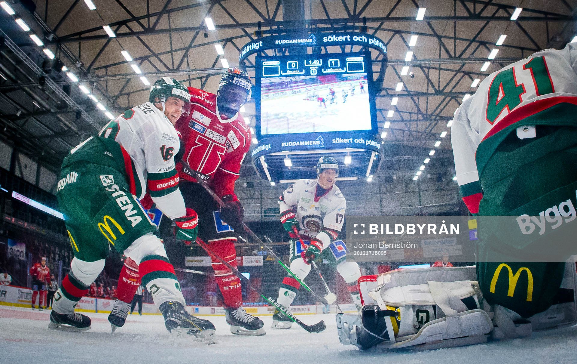 Frölundas Stefan Elliott och Örebros Daniel Muzito Bagenda